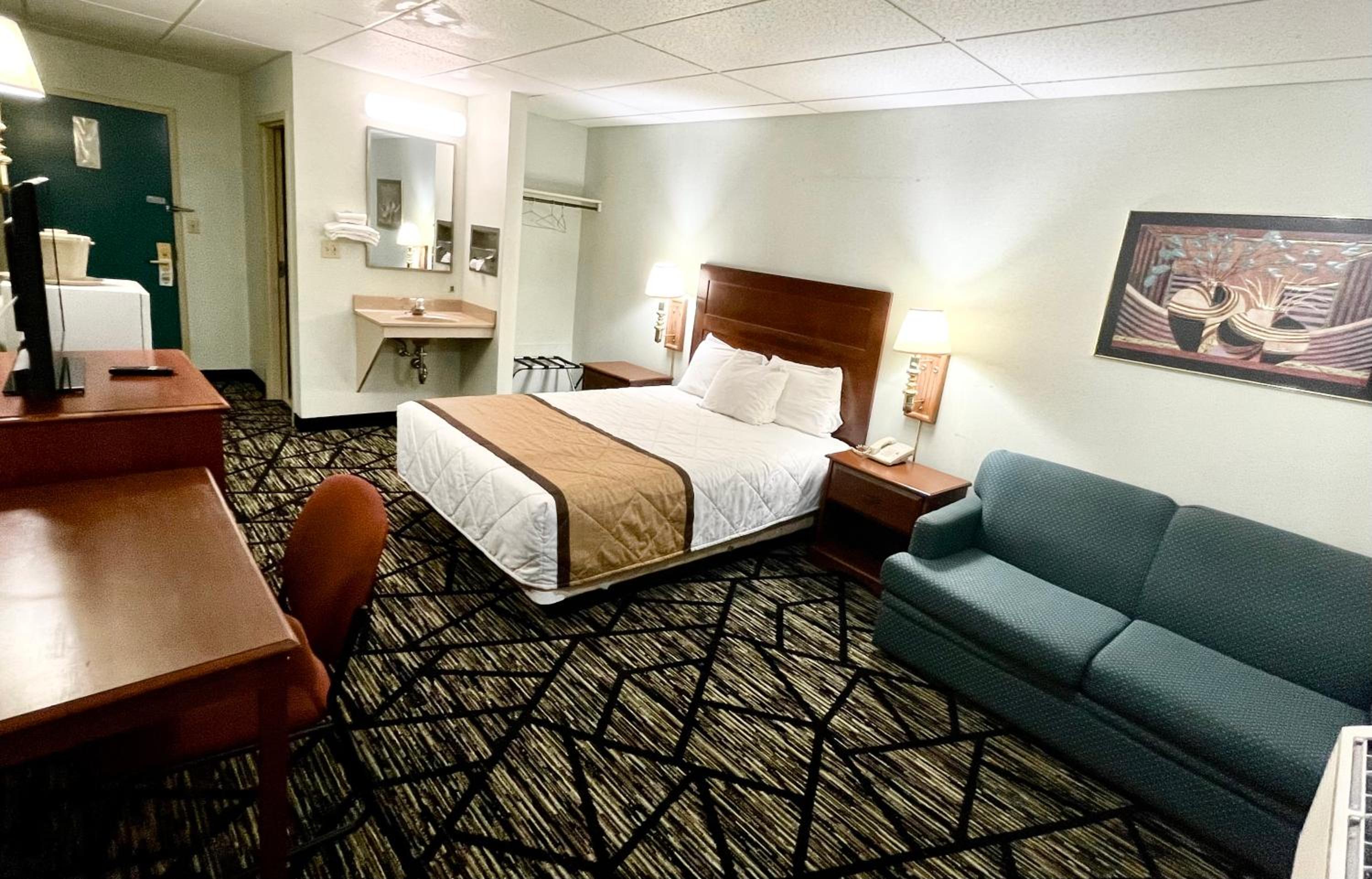 Queen Room - Non-Smoking photo 1