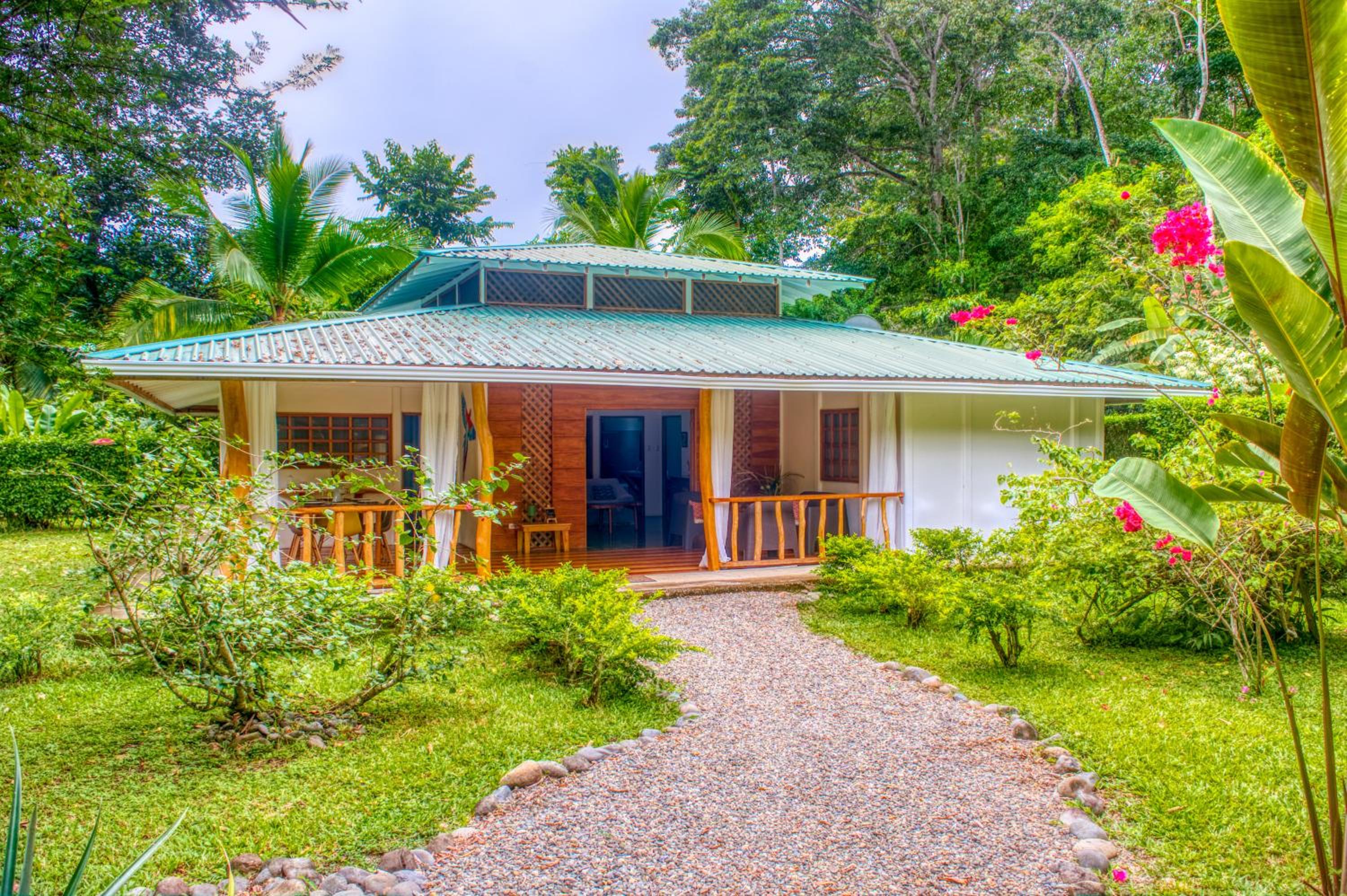 Three-Bedroom Villa photo 1