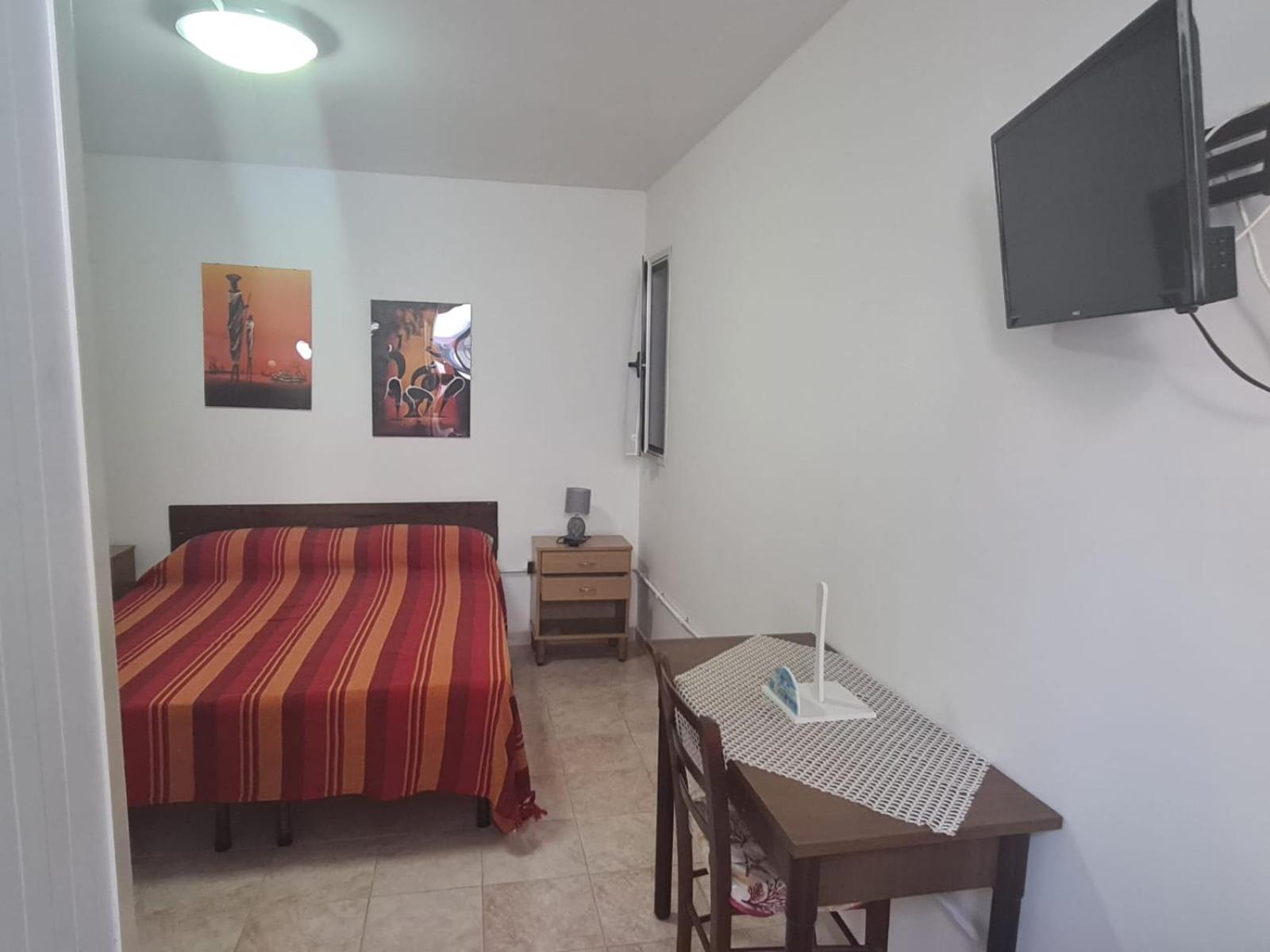 Double Room with Private Bathroom - Photo 23