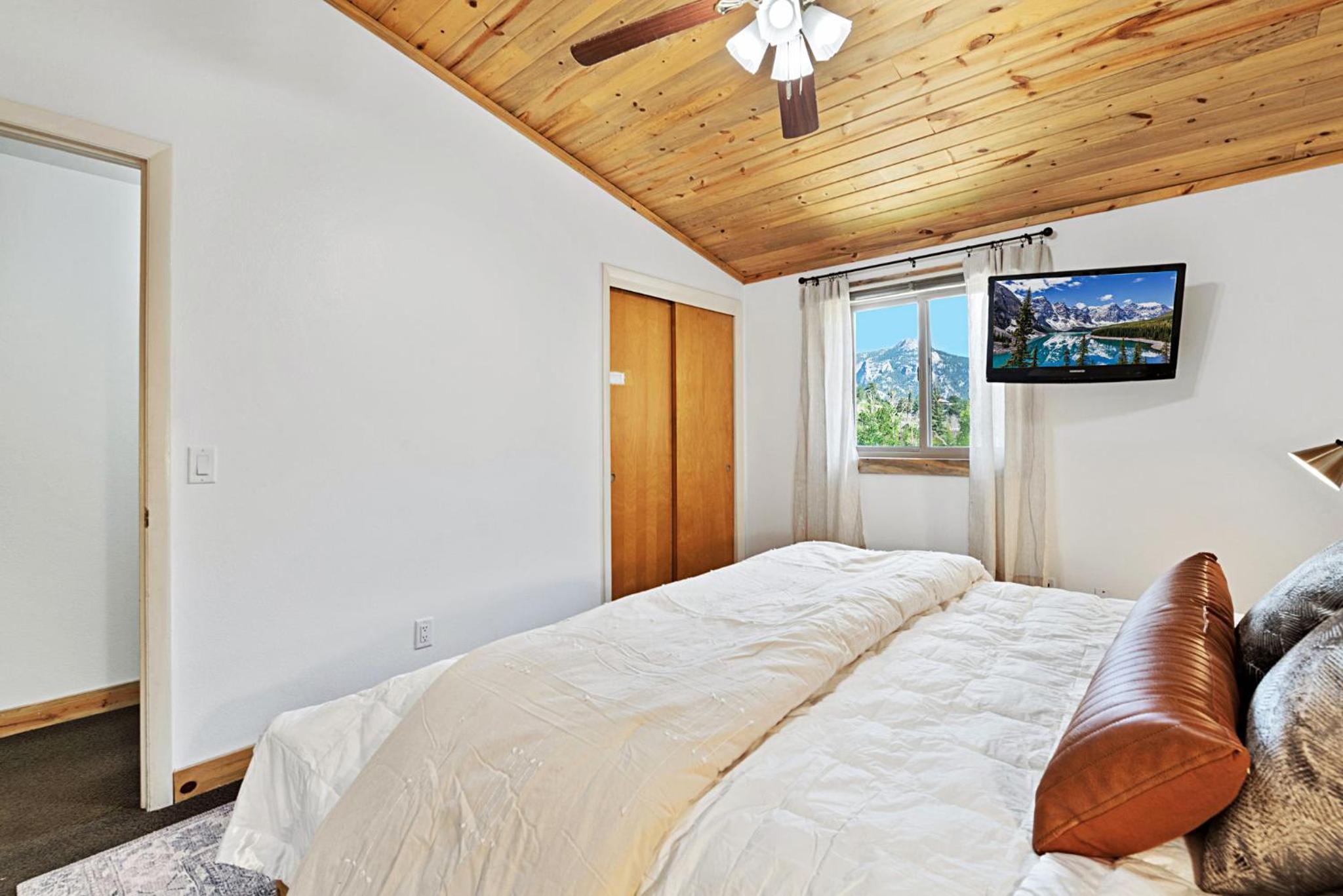 Two-Bedroom Suite - Photo 5