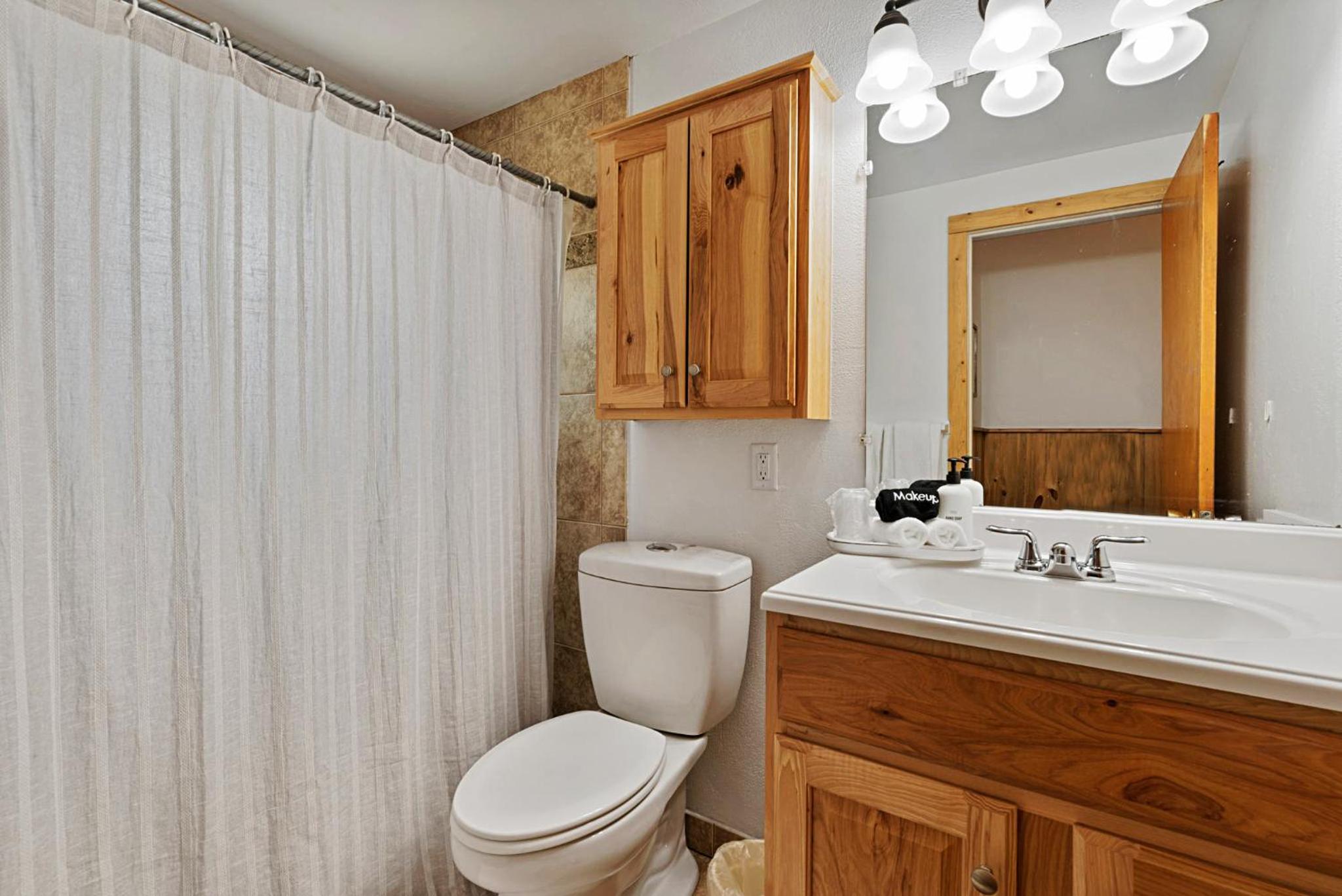 One-Bedroom Suite - Photo 5