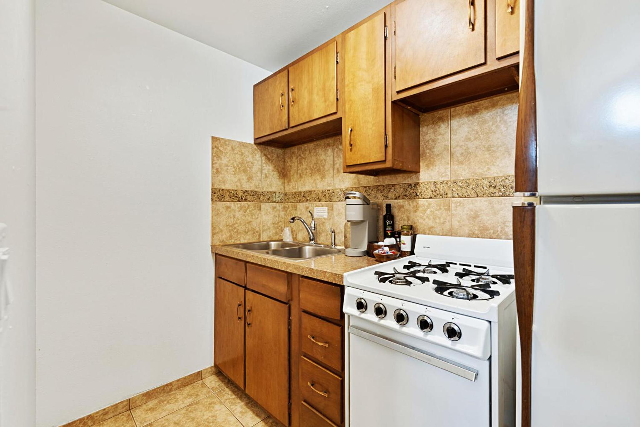 One-Bedroom Suite - Photo 4