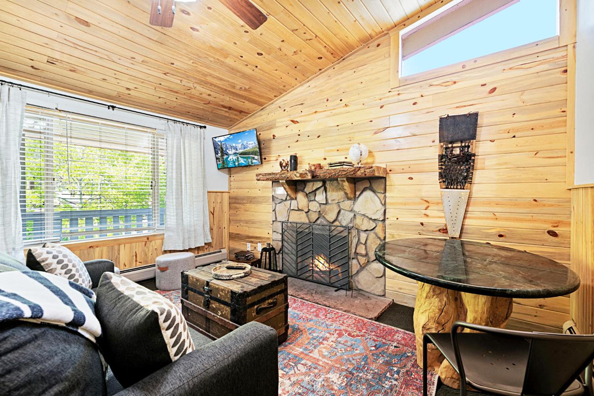 One-Bedroom Suite - Photo 3