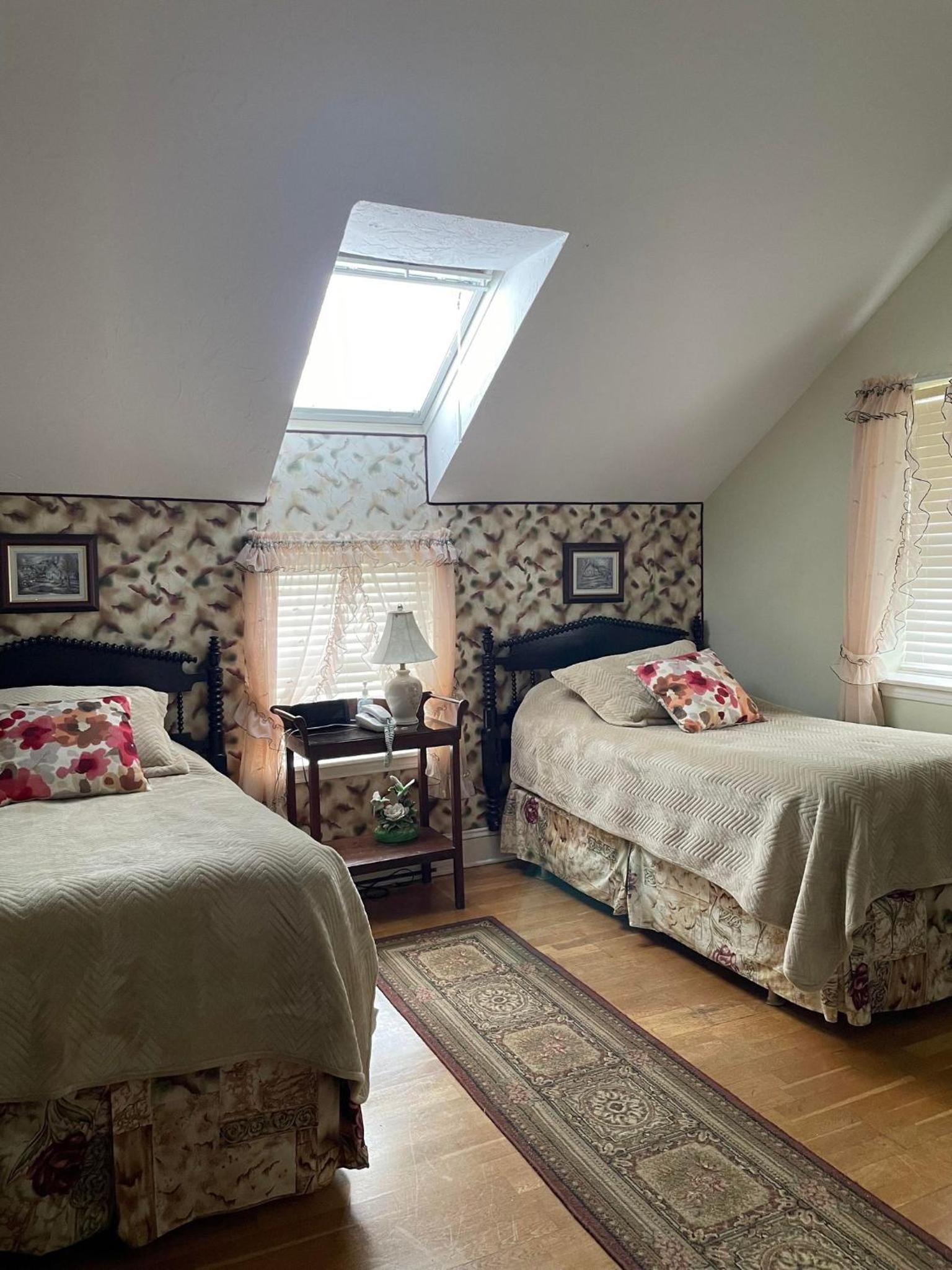 Standard Twin Room photo 2