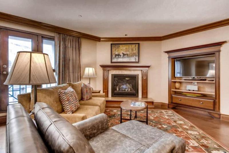 Three-Bedroom Condo photo 1