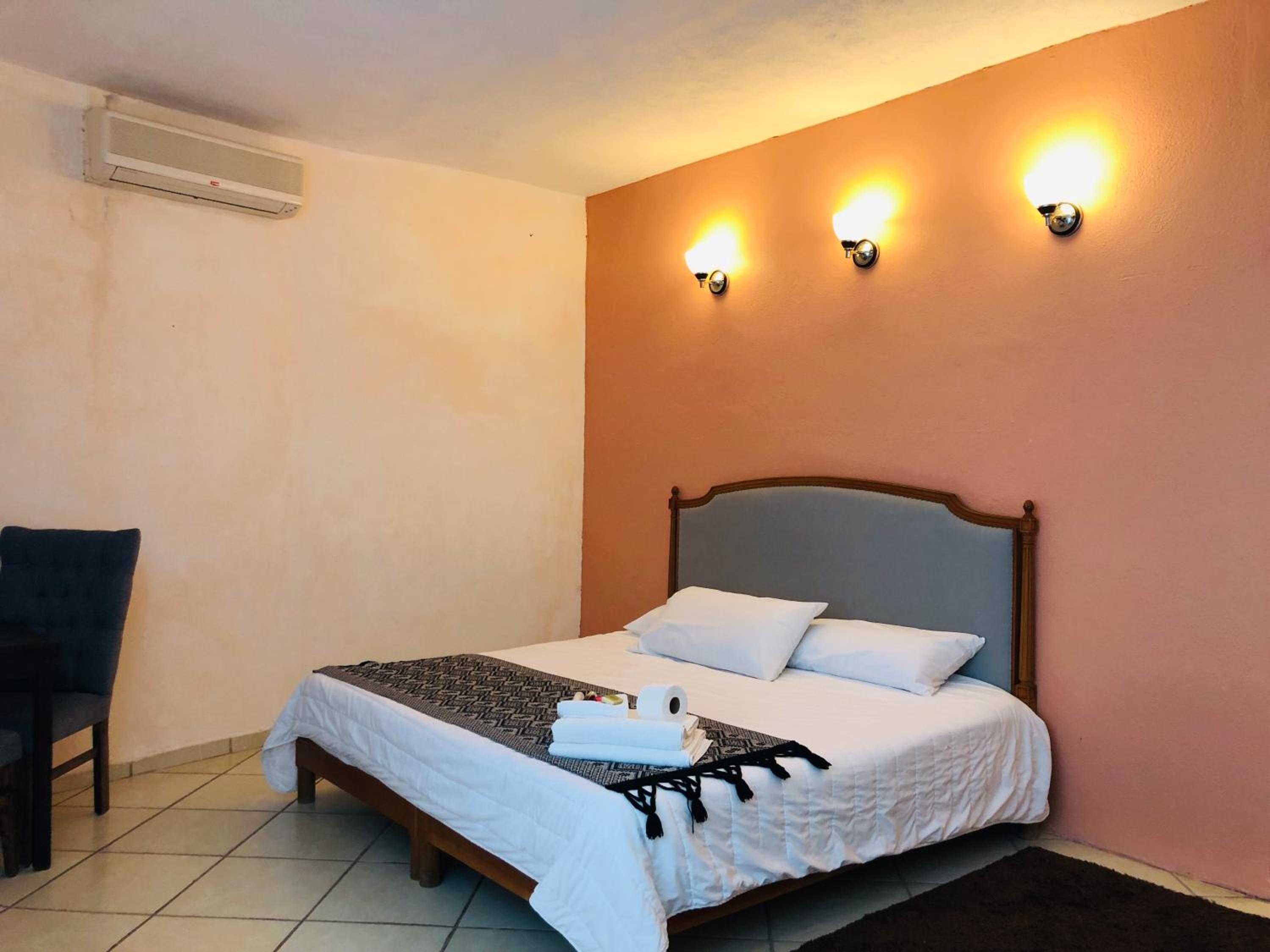 Queen Suite - Photo 1