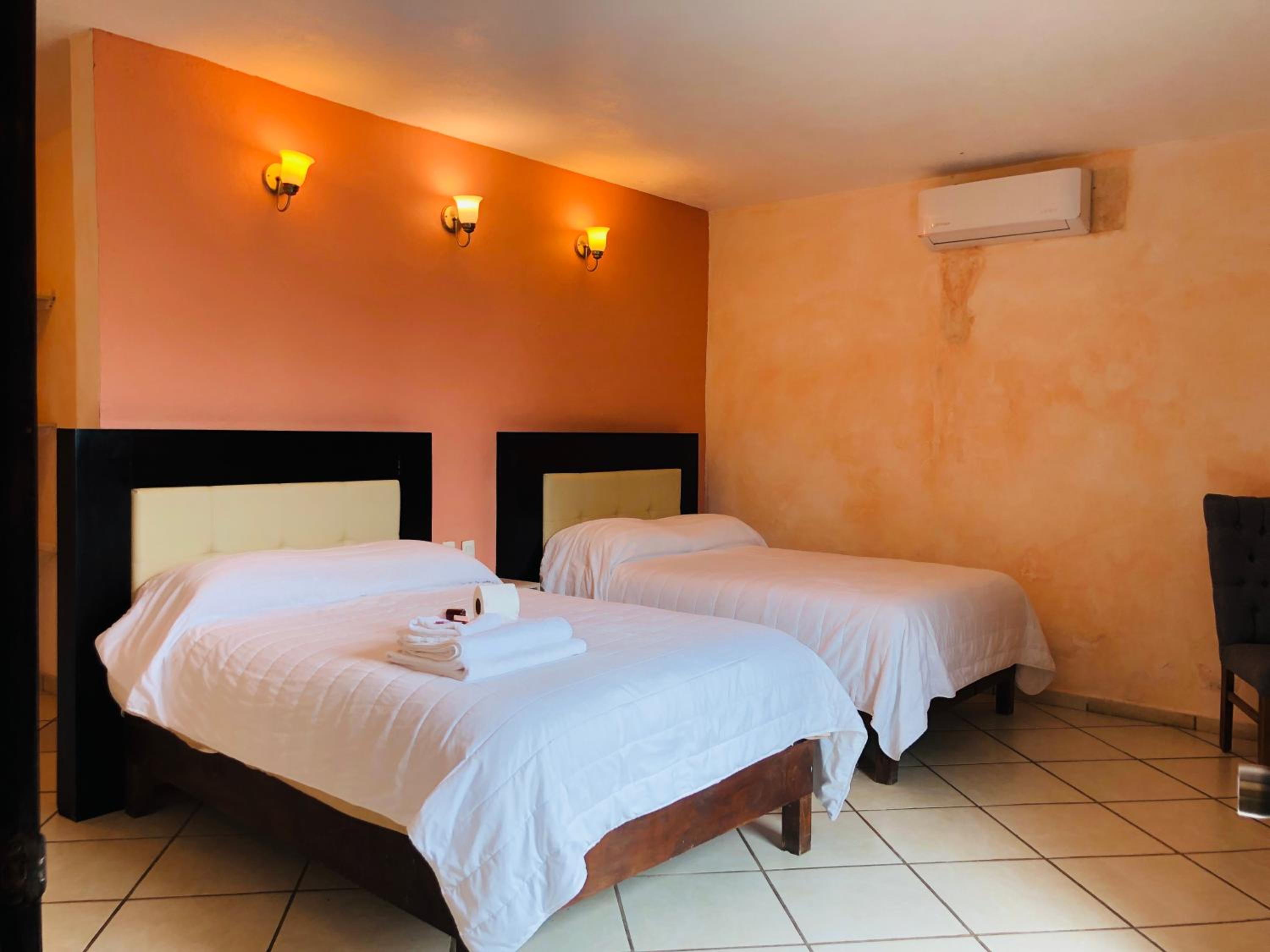 Twin Room with Balcony - Photo 1