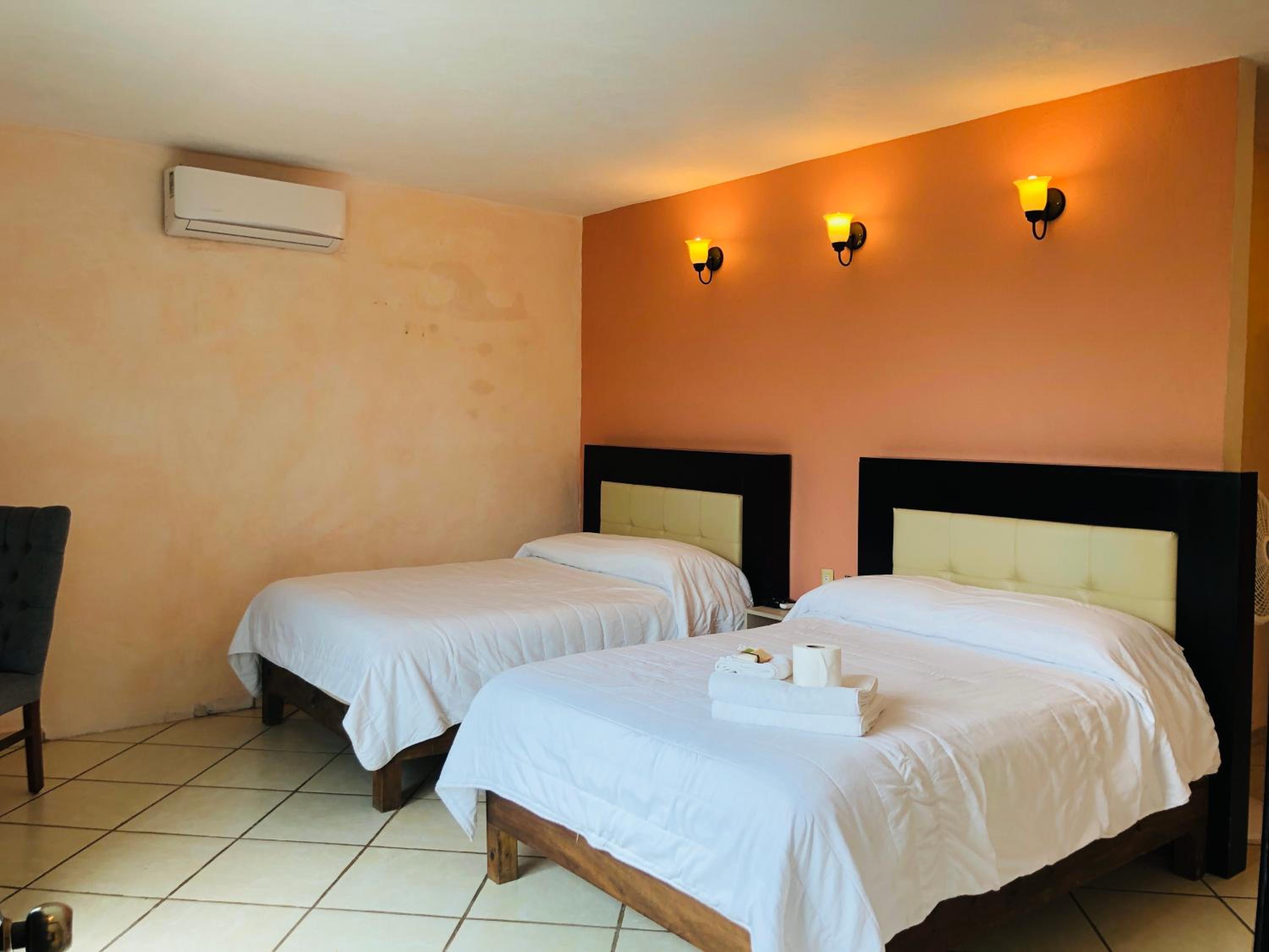 Twin Room with Balcony - Photo 3