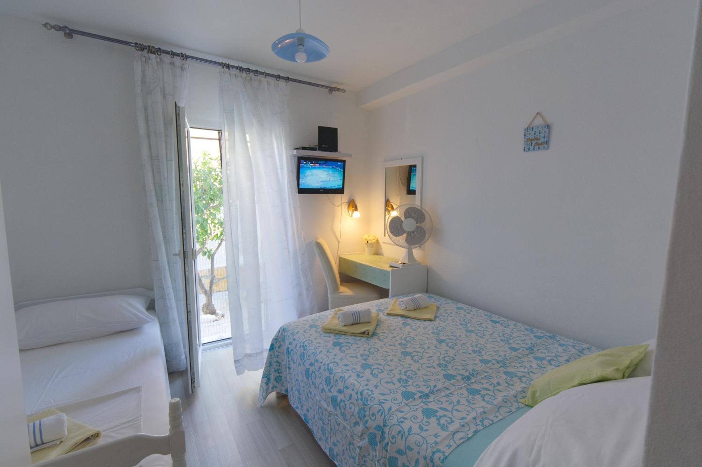 Triple Room with Private External Bathroom photo 1