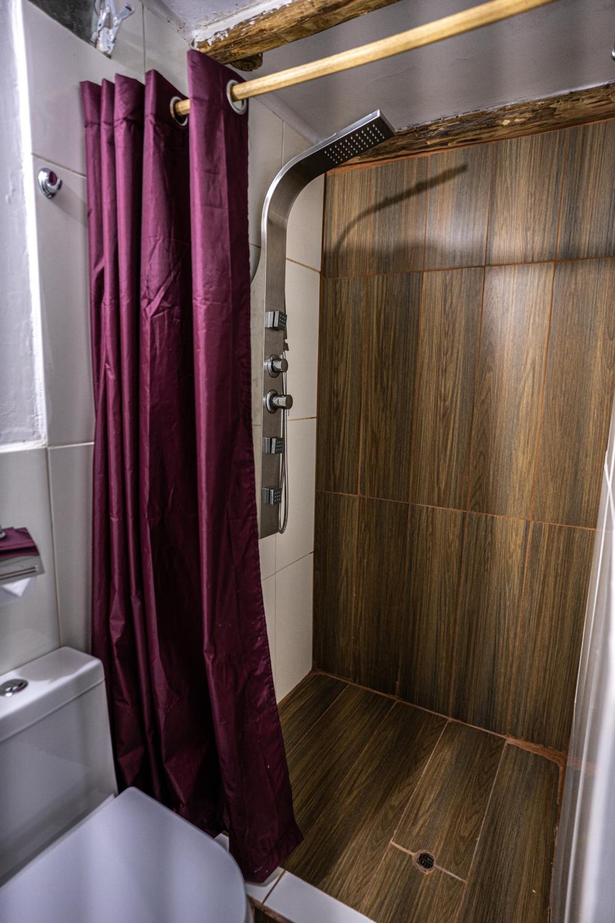 Twin Room with Private Bathroom photo 3