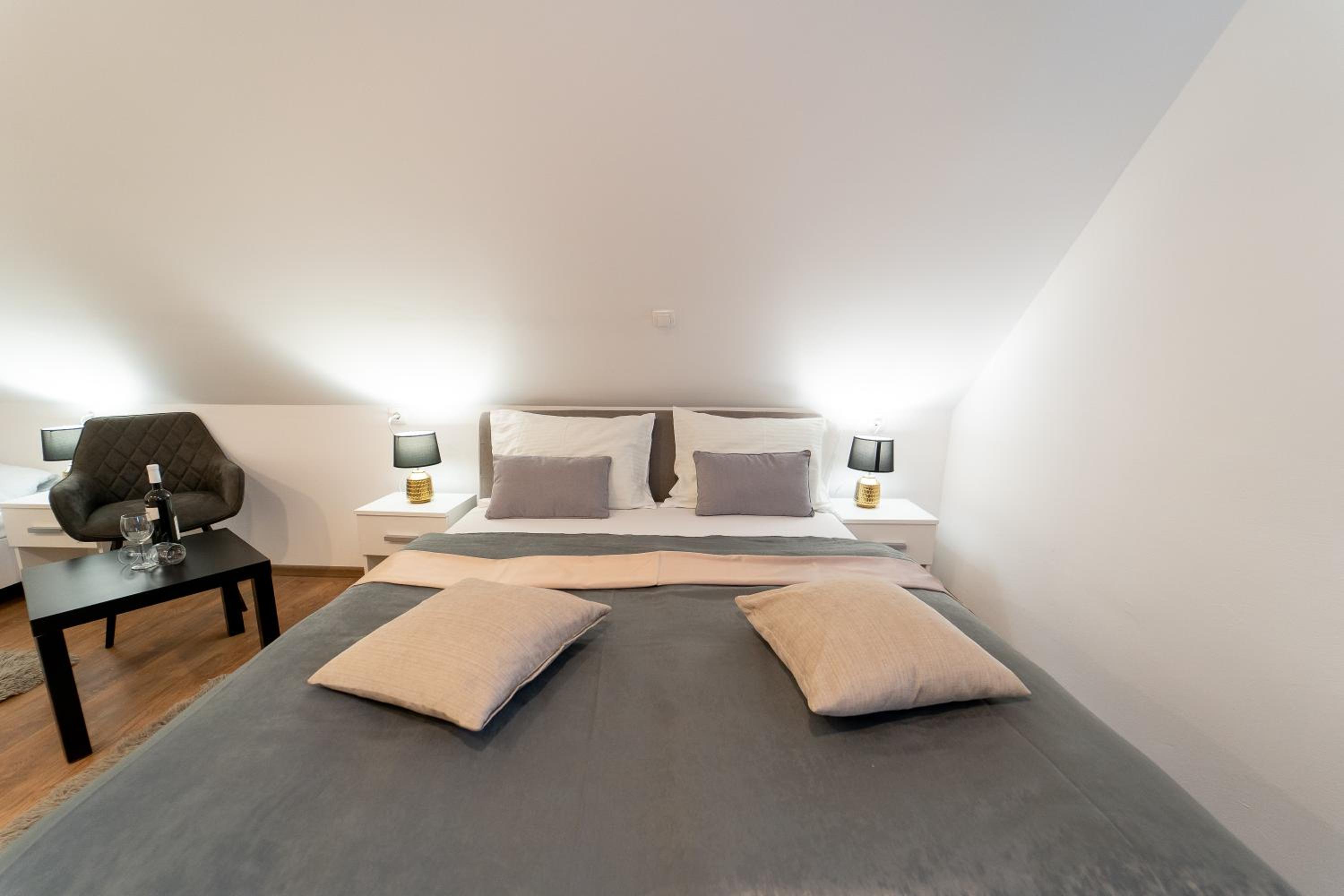 Superior King Room - Photo 29