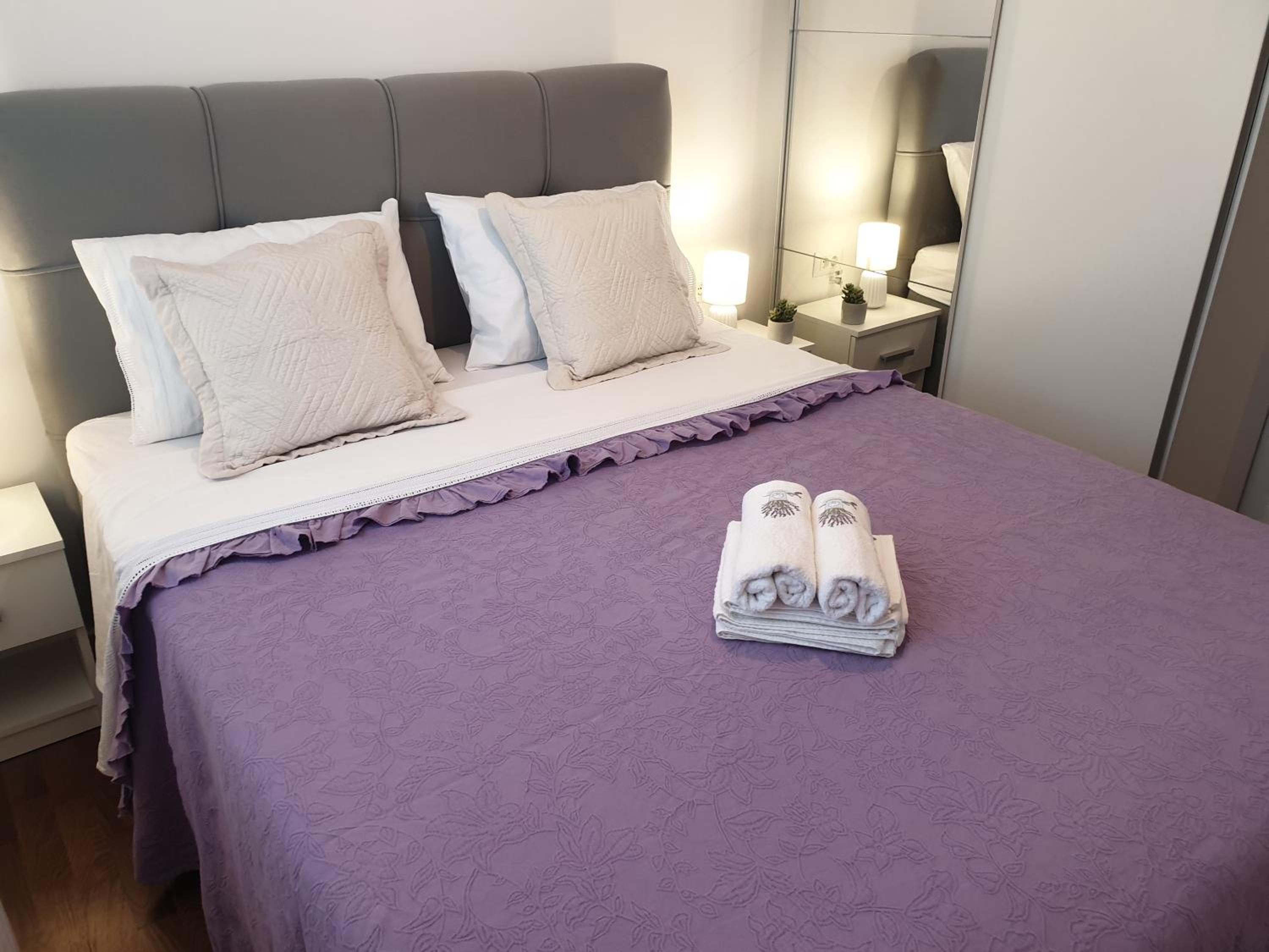 One-Bedroom Apartment - Photo 1
