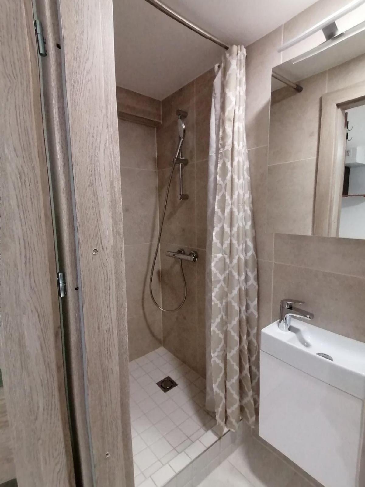 Double Room - Photo 6