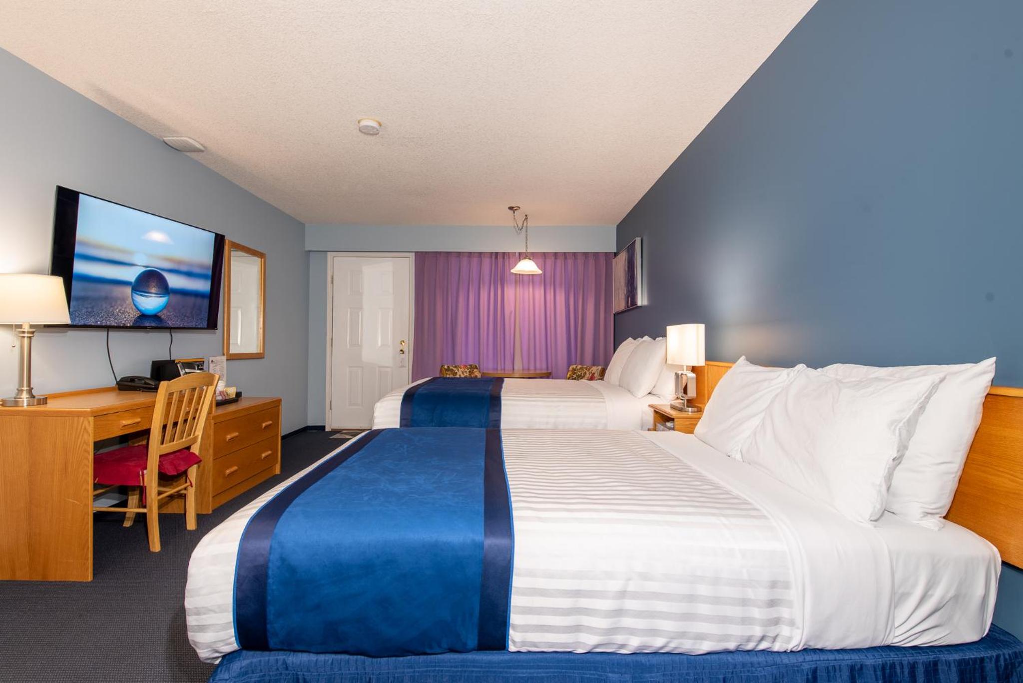Standard Queen Room with Two Queen Beds photo 1