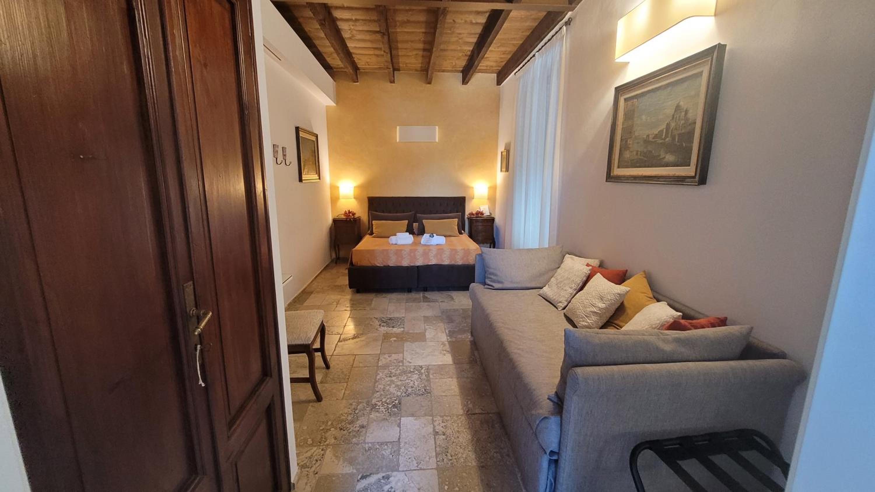 Deluxe Double or Twin Room