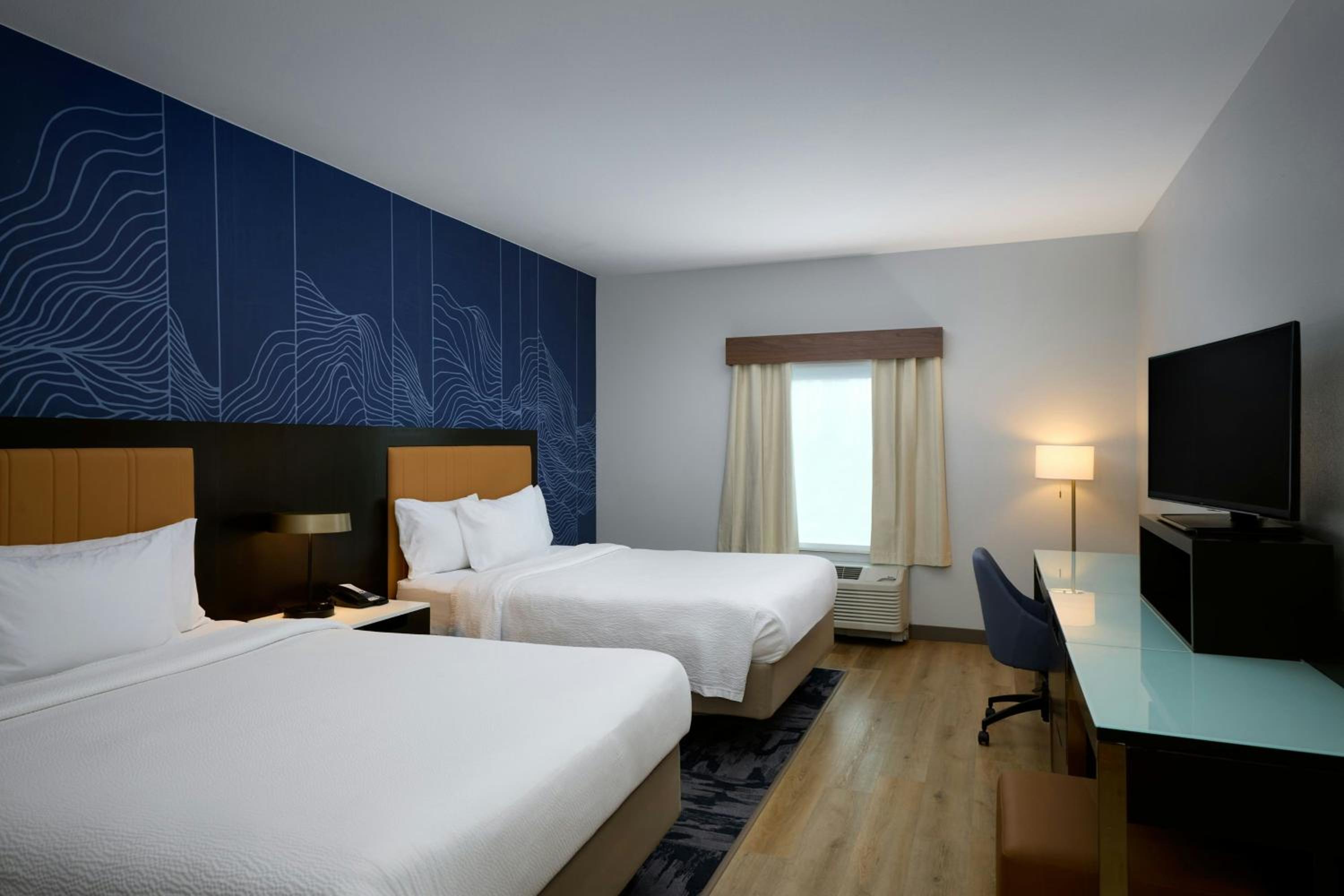 Queen Room with Two Queen Beds and Bathtub - Mobility Access photo 2