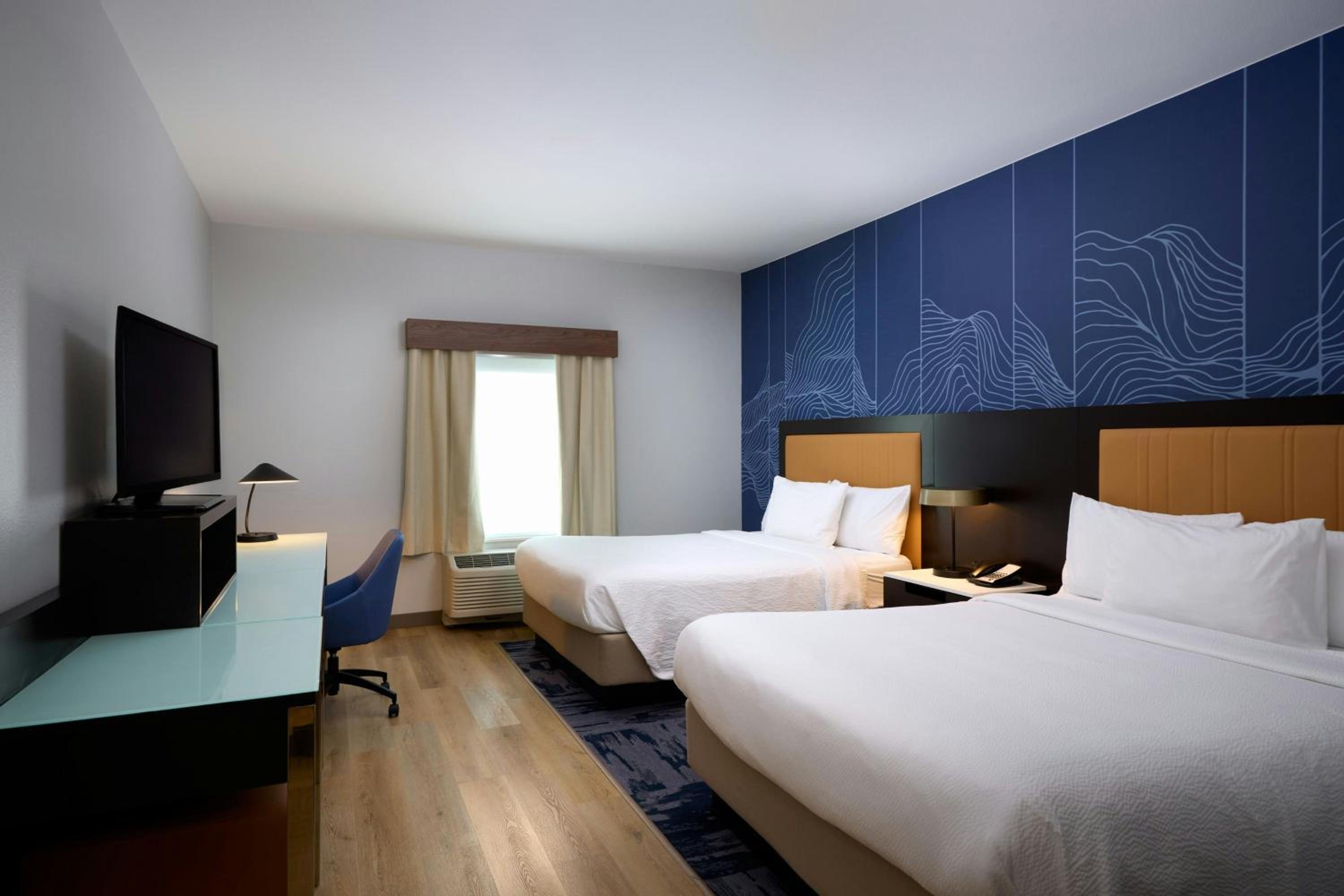 Queen Room with Two Queen Beds and Bathtub - Mobility Access photo 1