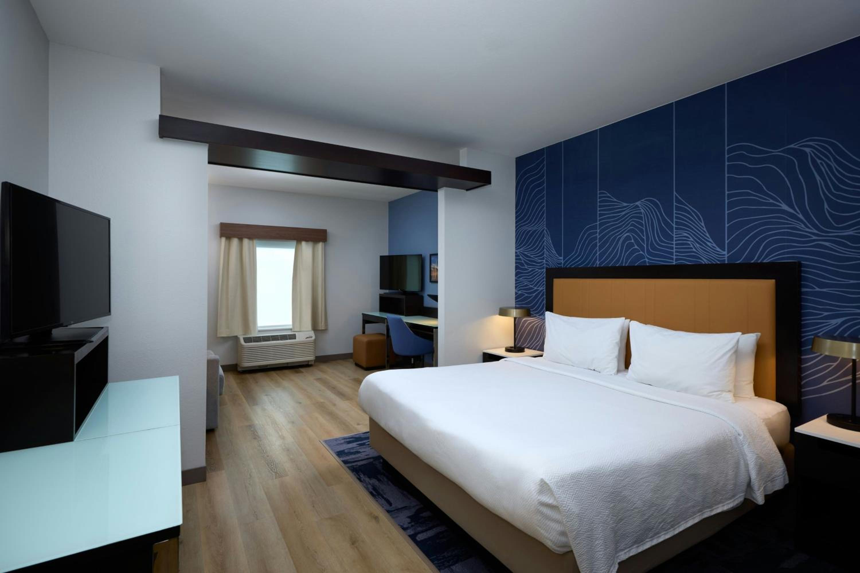 Studio with King Bed and Sofa Bed photo 2