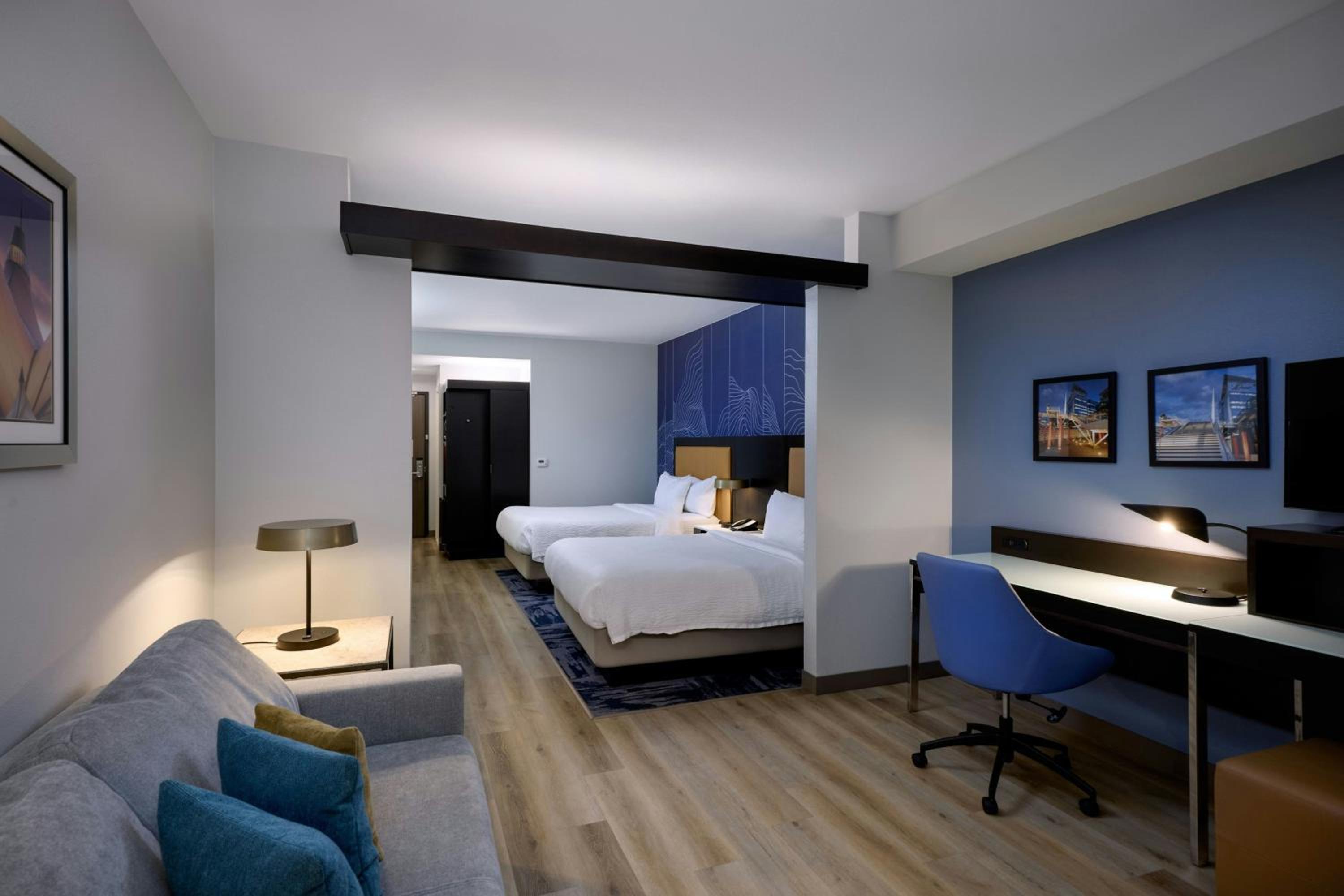 Studio with Two Queen Beds, City View, Bathtub, Sofa Bed and Balcony - Mobility Access/Hearing Accessible photo 1