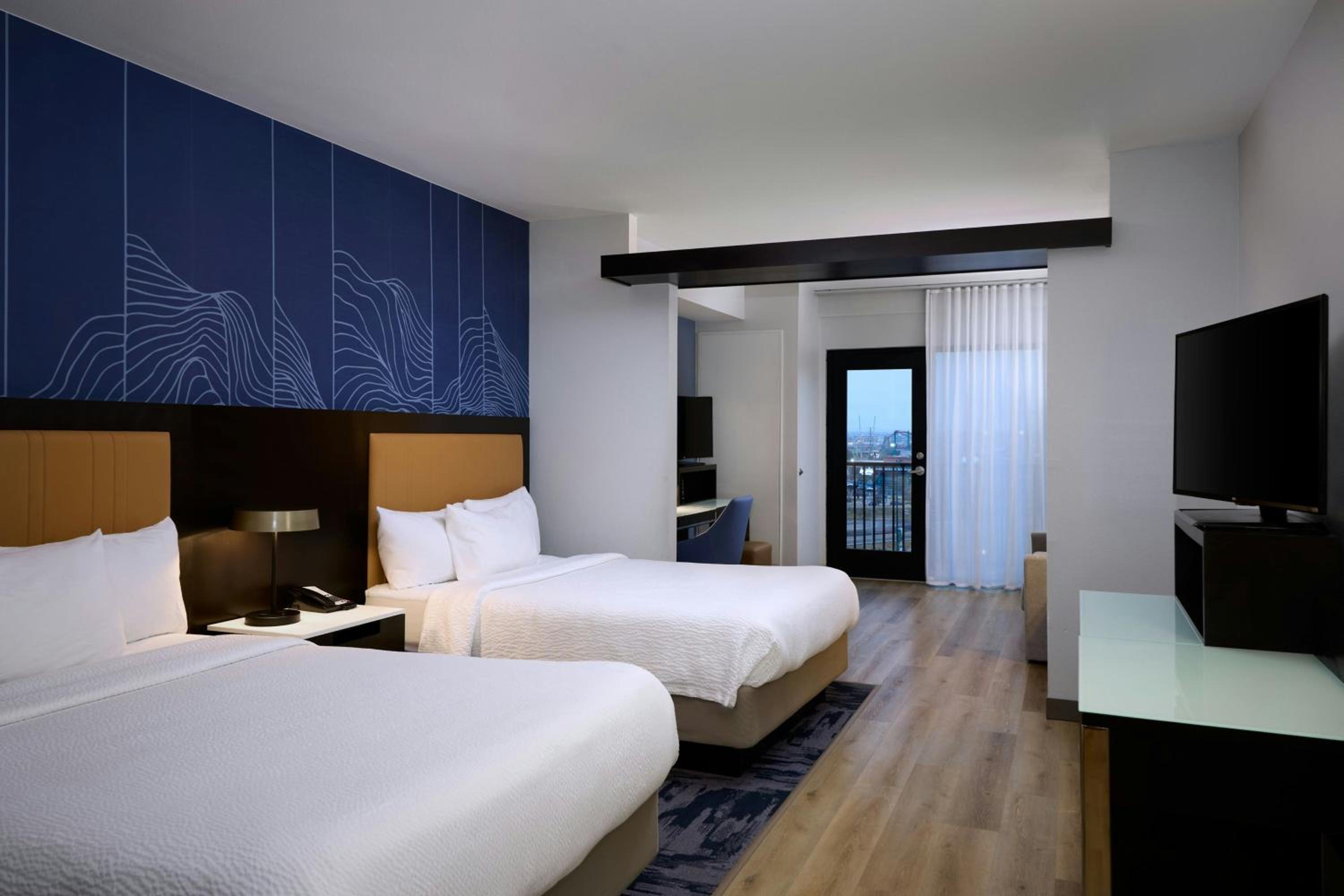 Studio with Two Queen Beds, City View, Bathtub, Sofa Bed and Balcony - Mobility Access/Hearing Accessible photo 2