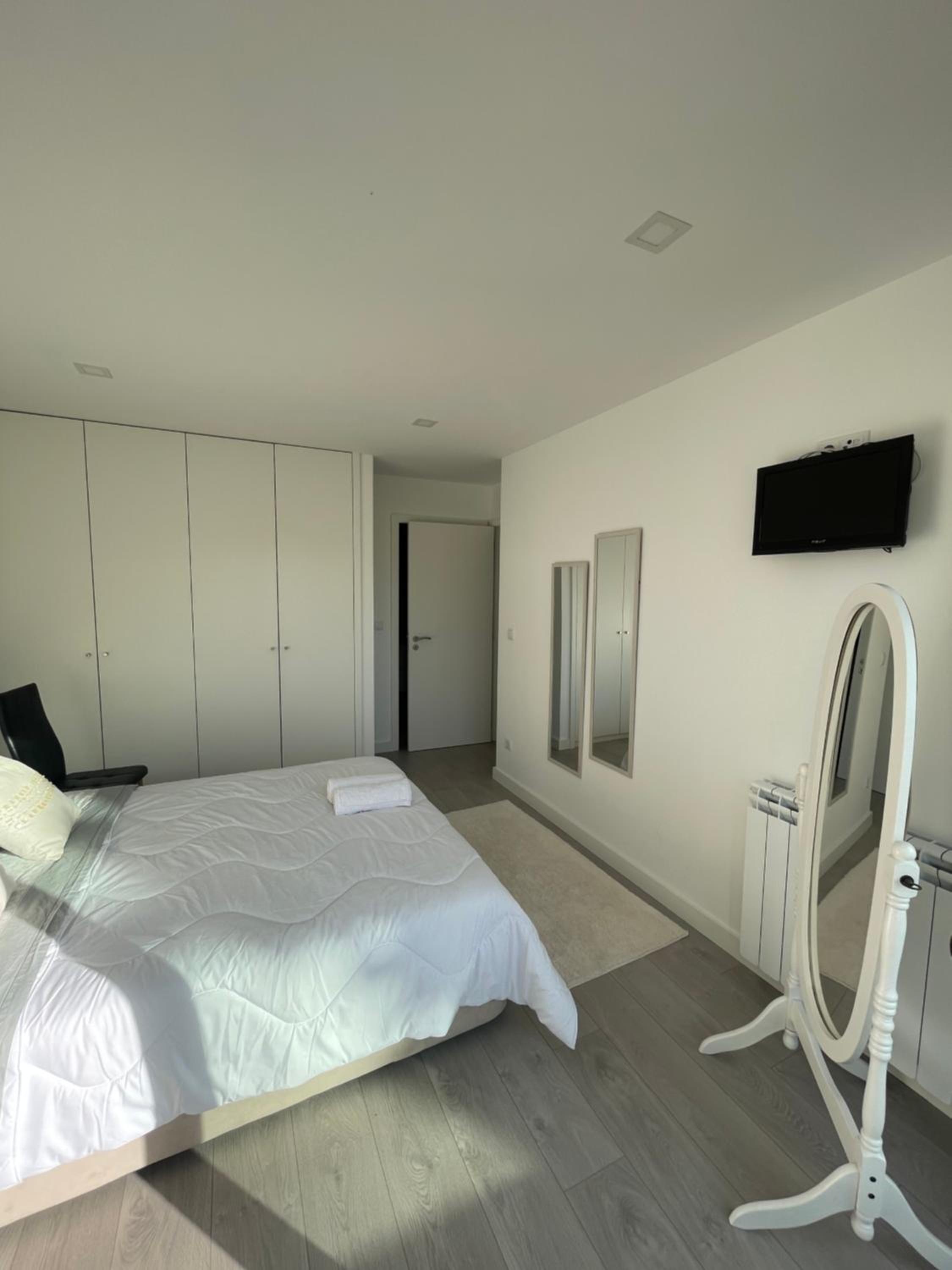 One-Bedroom Suite - Photo 8