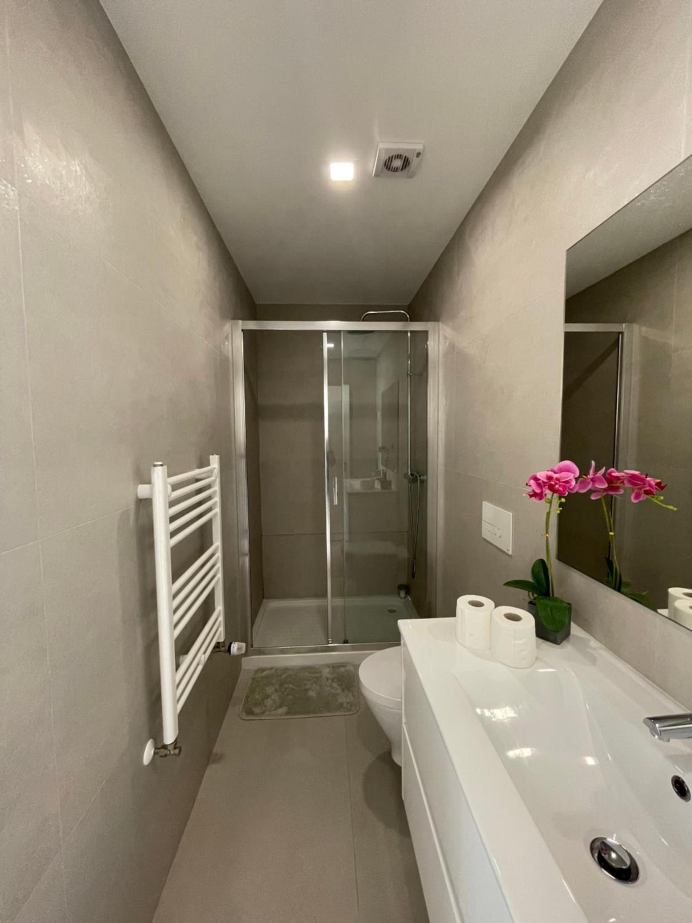 One-Bedroom Suite - Photo 2