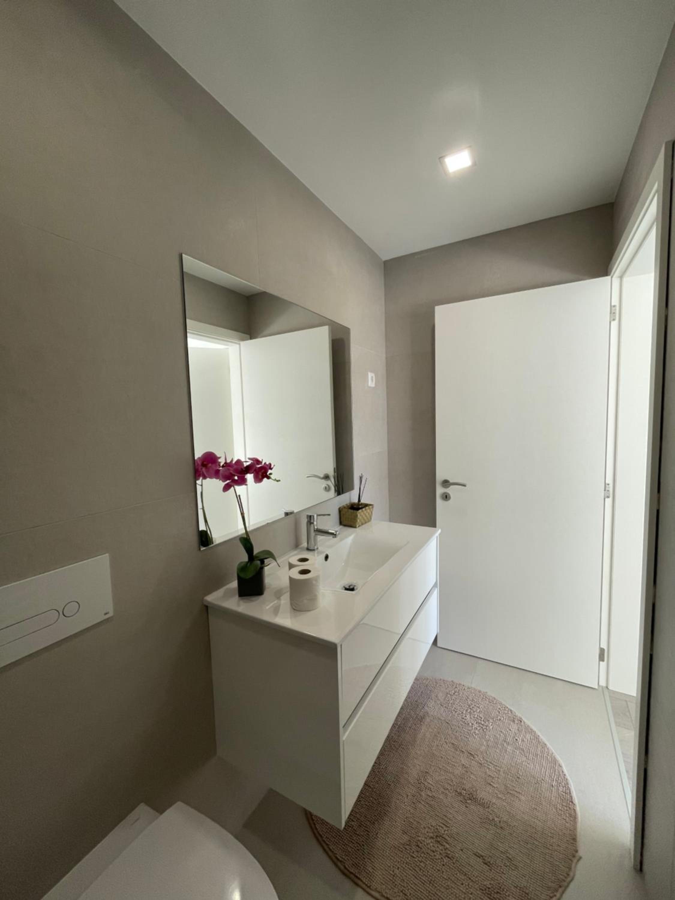 One-Bedroom Suite - Photo 5