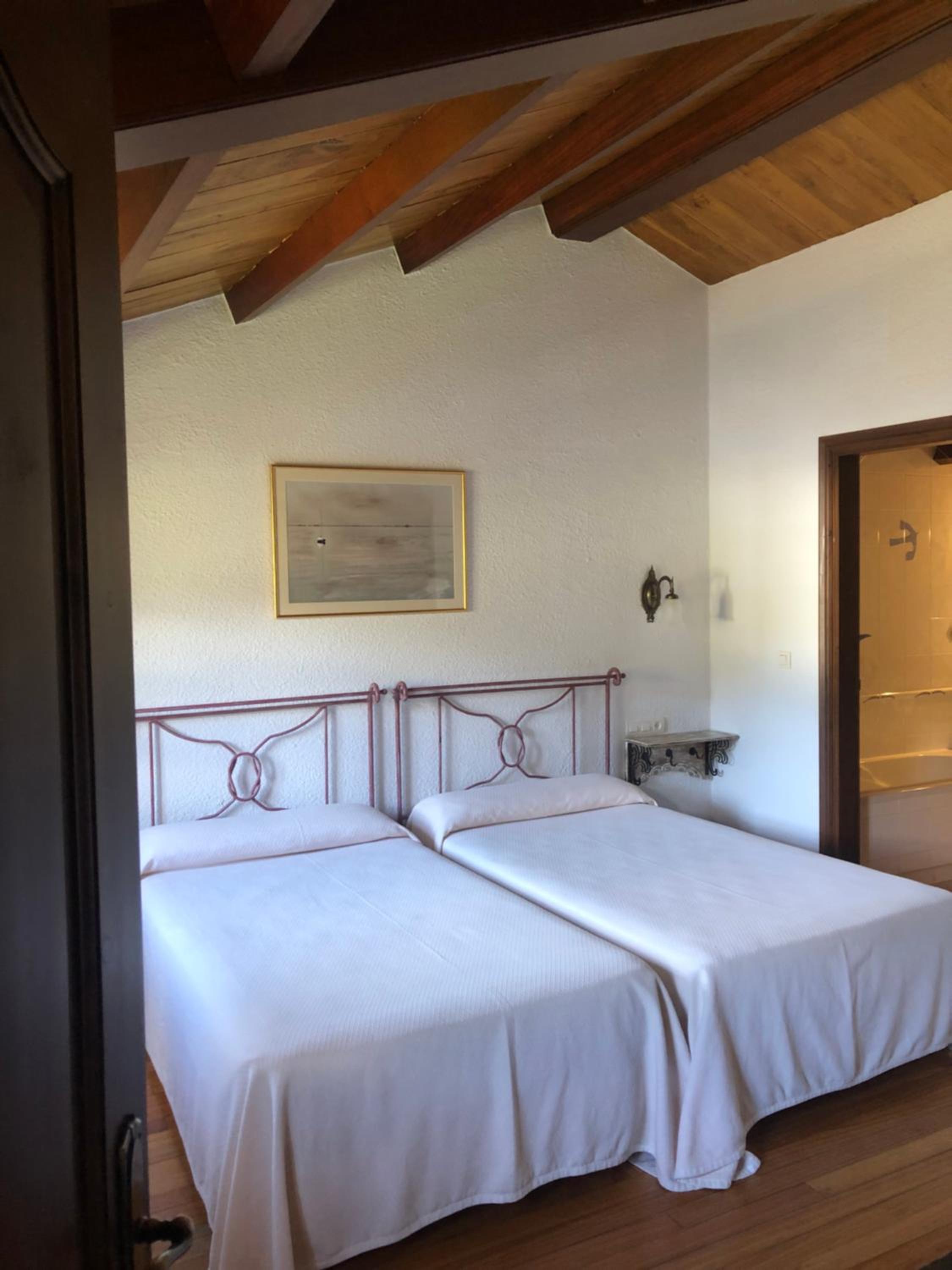 Double Room - Photo 10