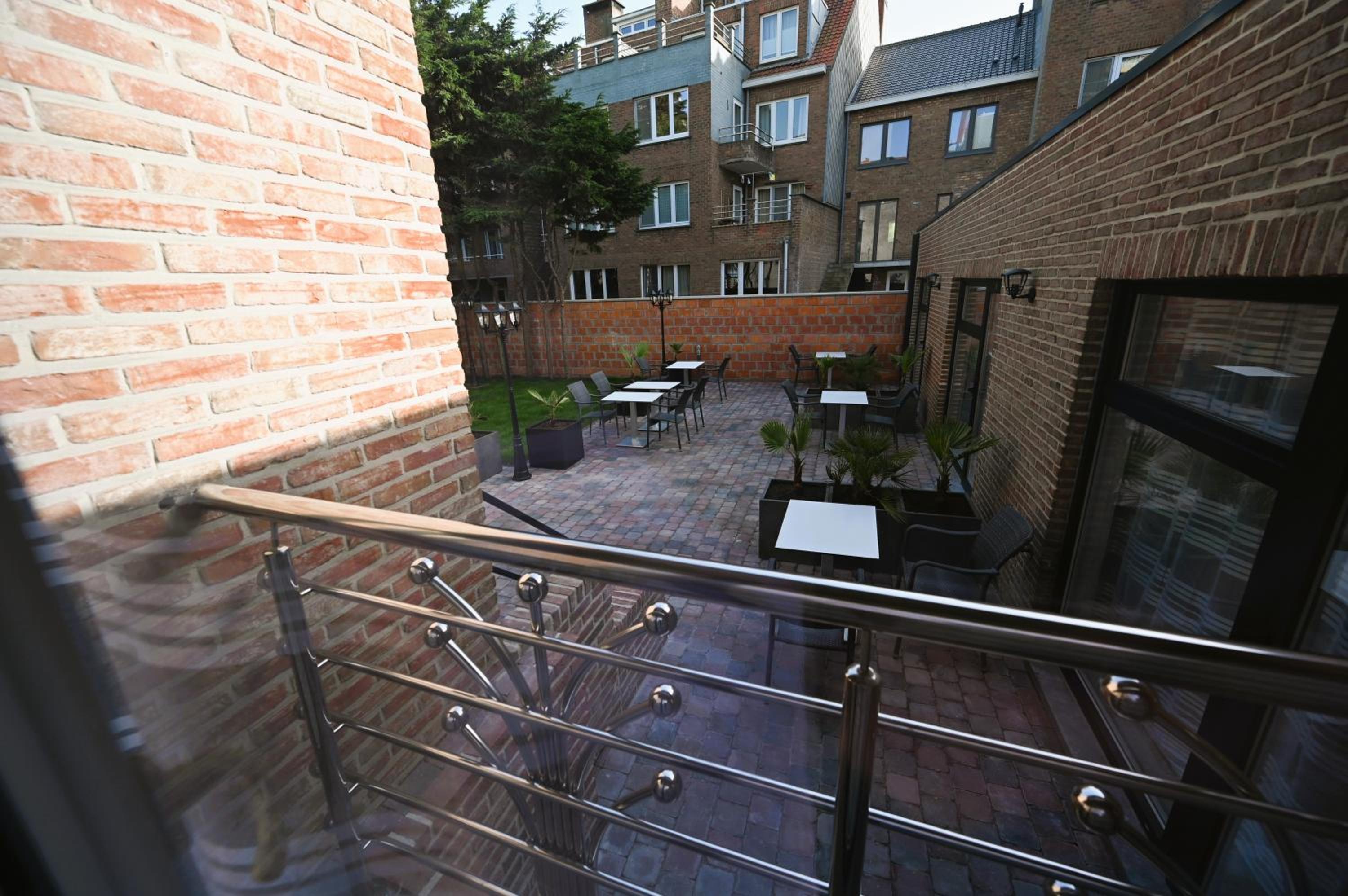 Double Room with Balcony - Photo 2