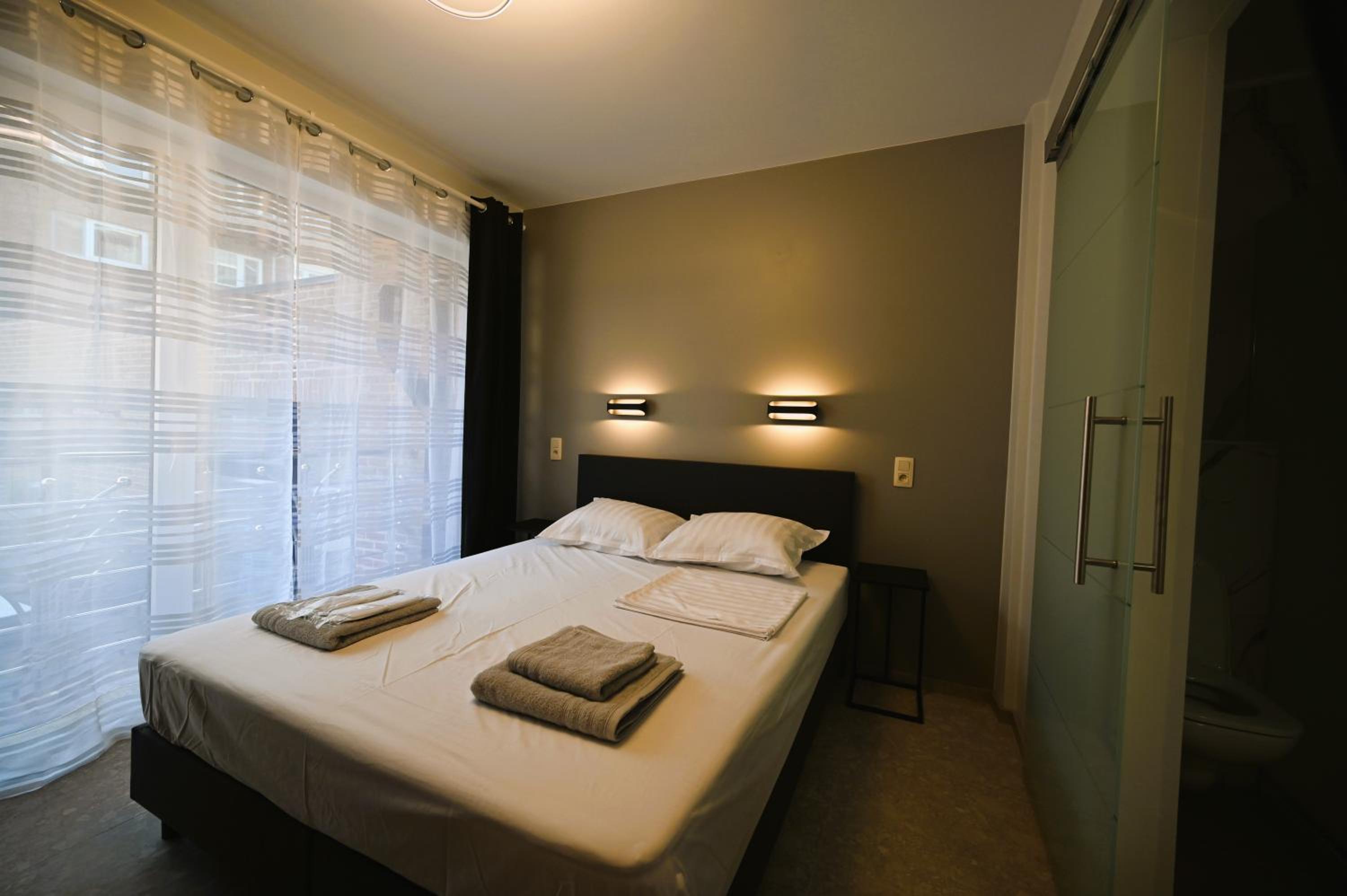 Double Room with Balcony - Photo 4