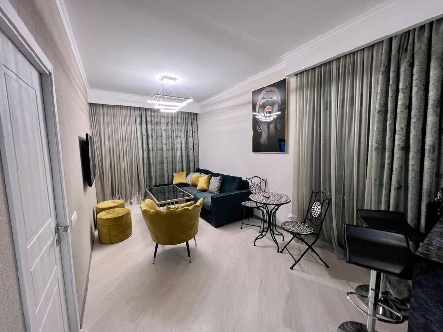 One-Bedroom Apartment photo 1