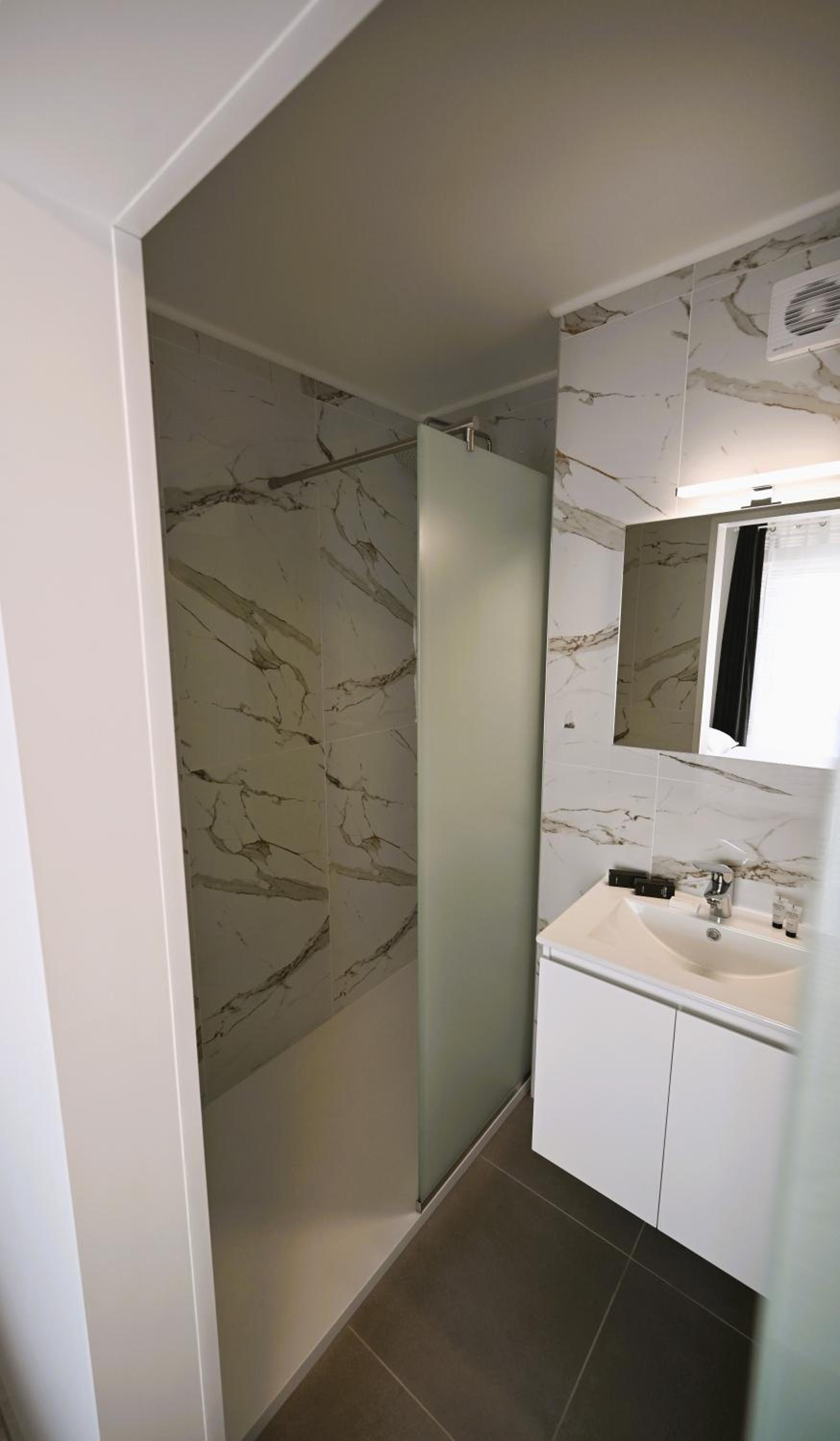 Superior King Room - Photo 3