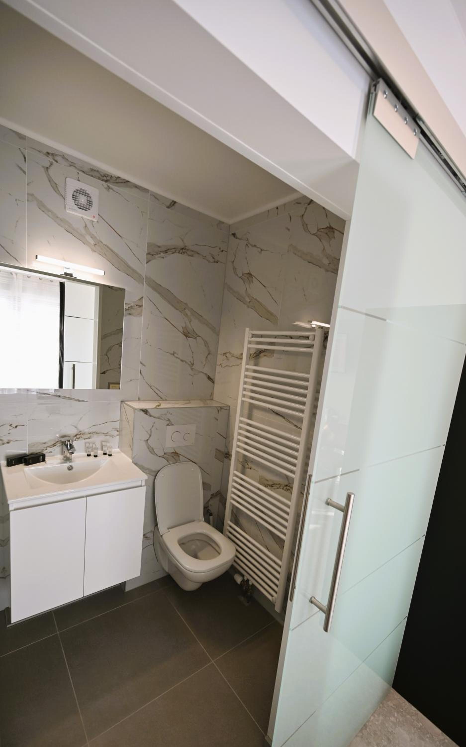 Superior King Room - Photo 7