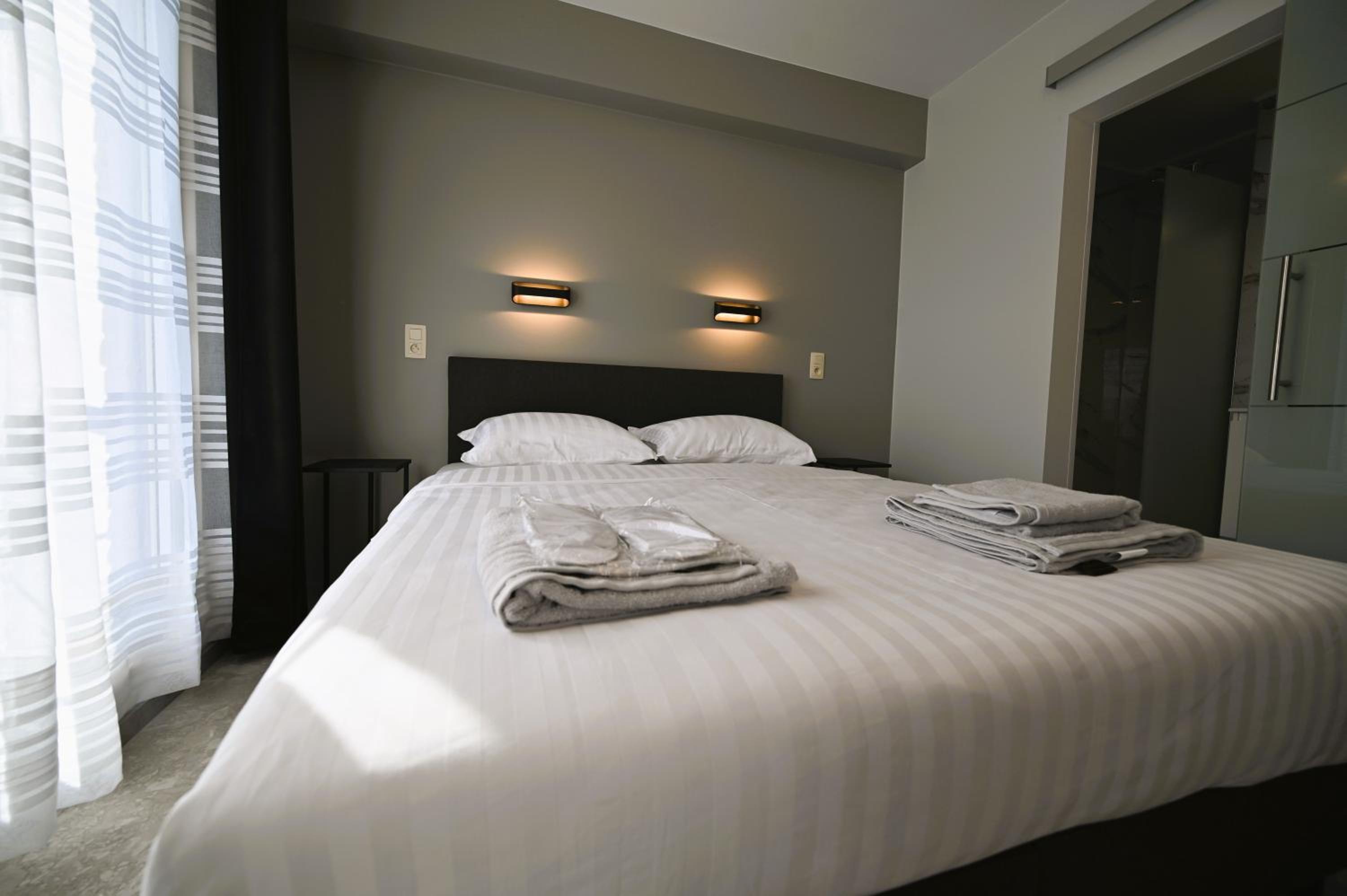 Superior King Room - Photo 8