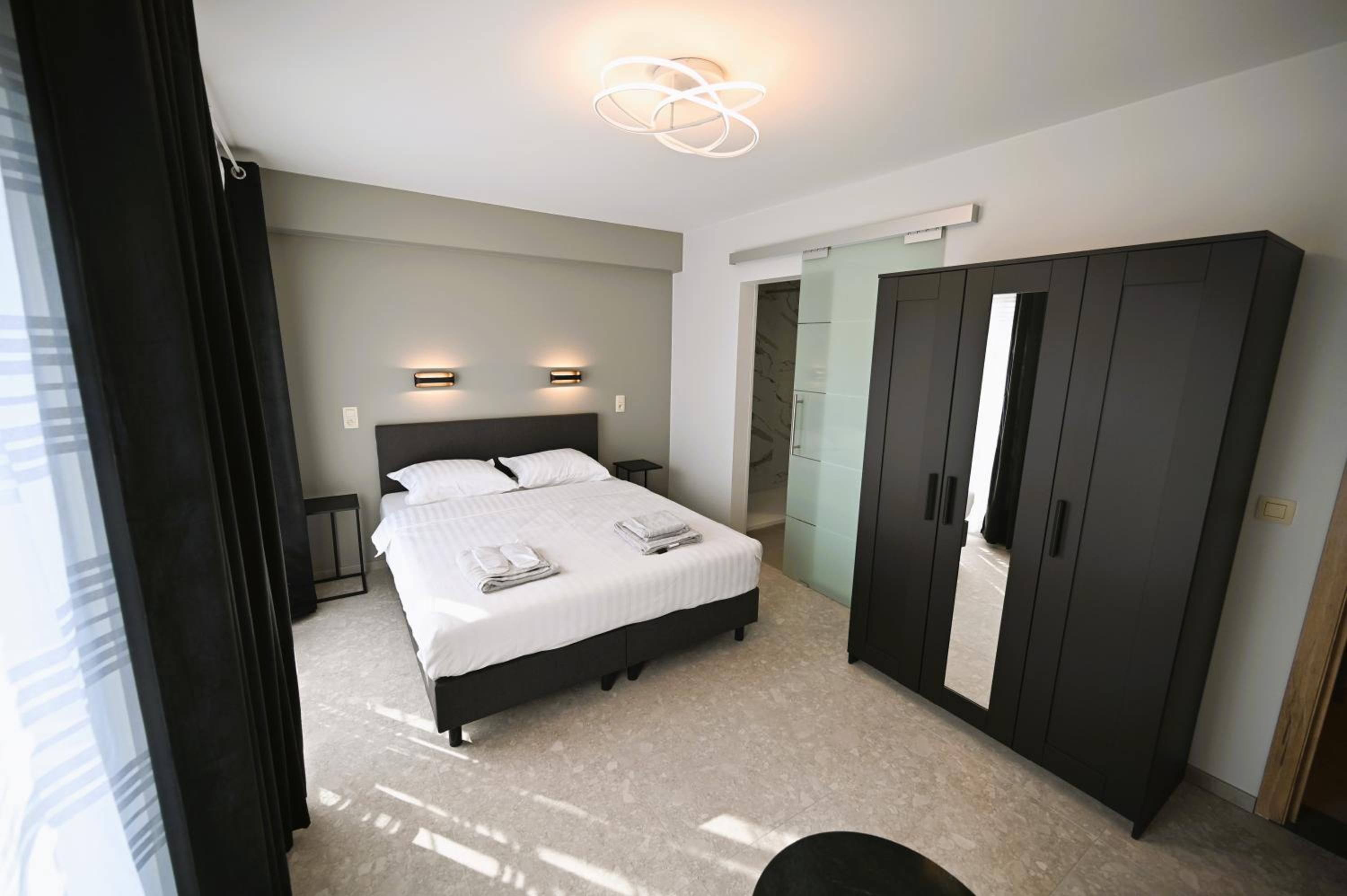 Superior King Room - Photo 4