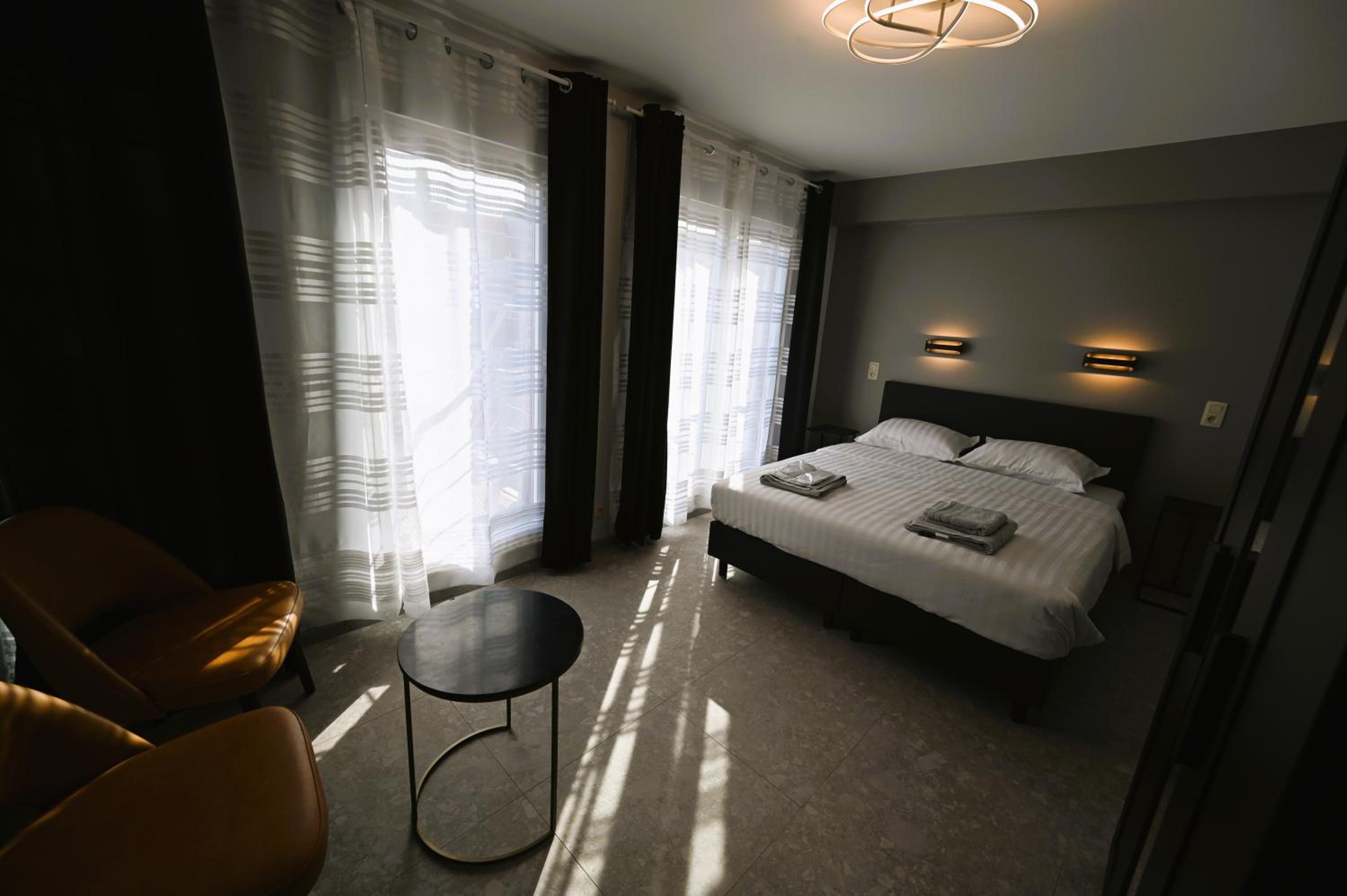 Superior King Room - Photo 6