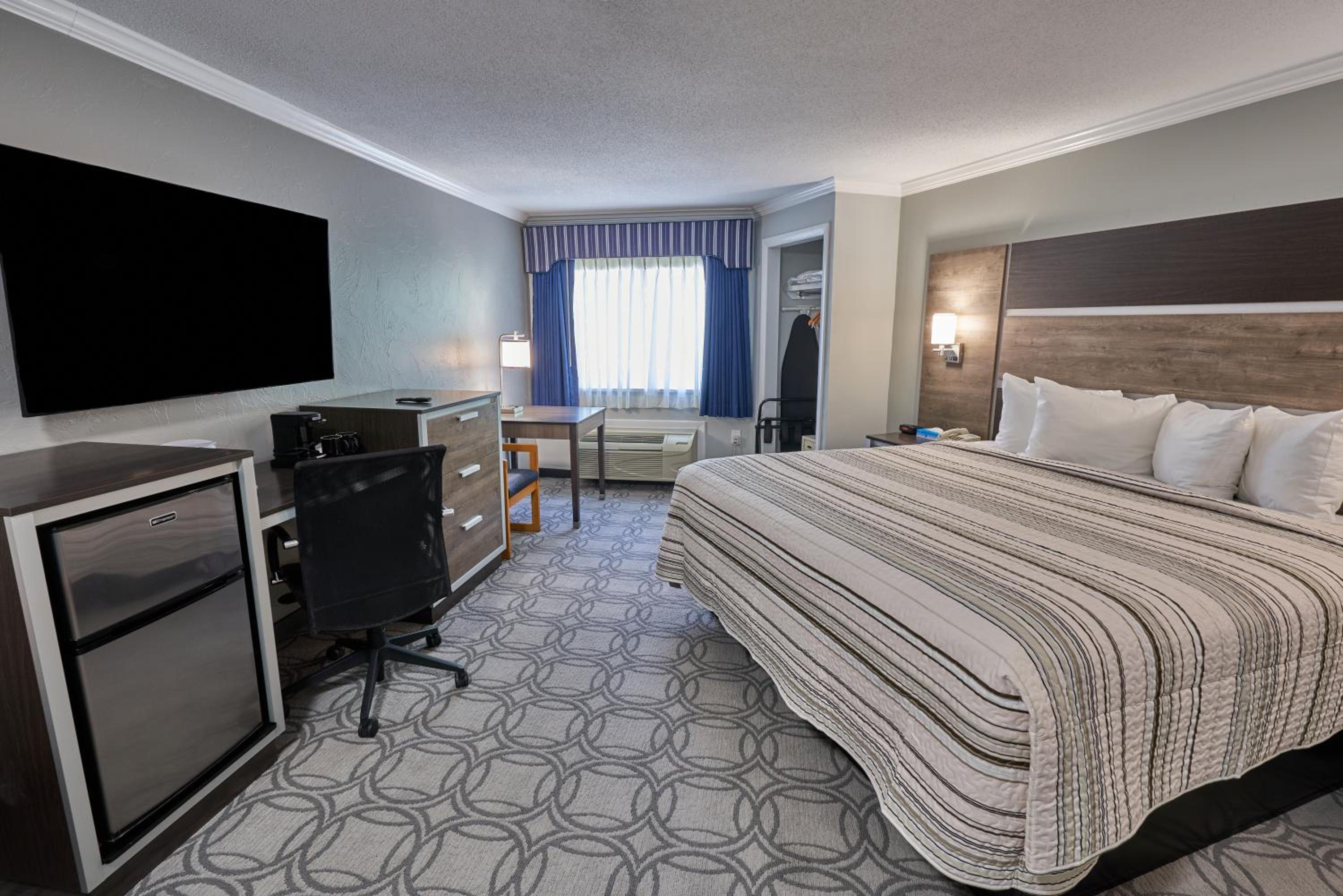Superior King Room (Non-Smoking) - Photo 19