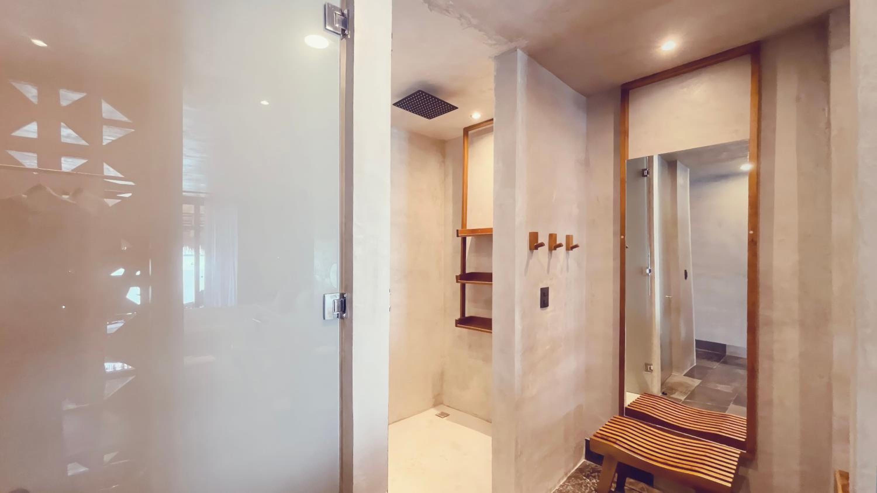 King Suite with Pool View - Photo 4