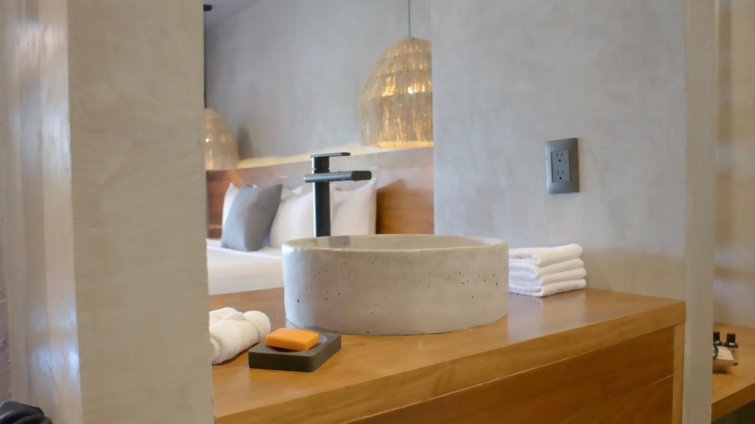 King Suite with Pool View - Photo 3