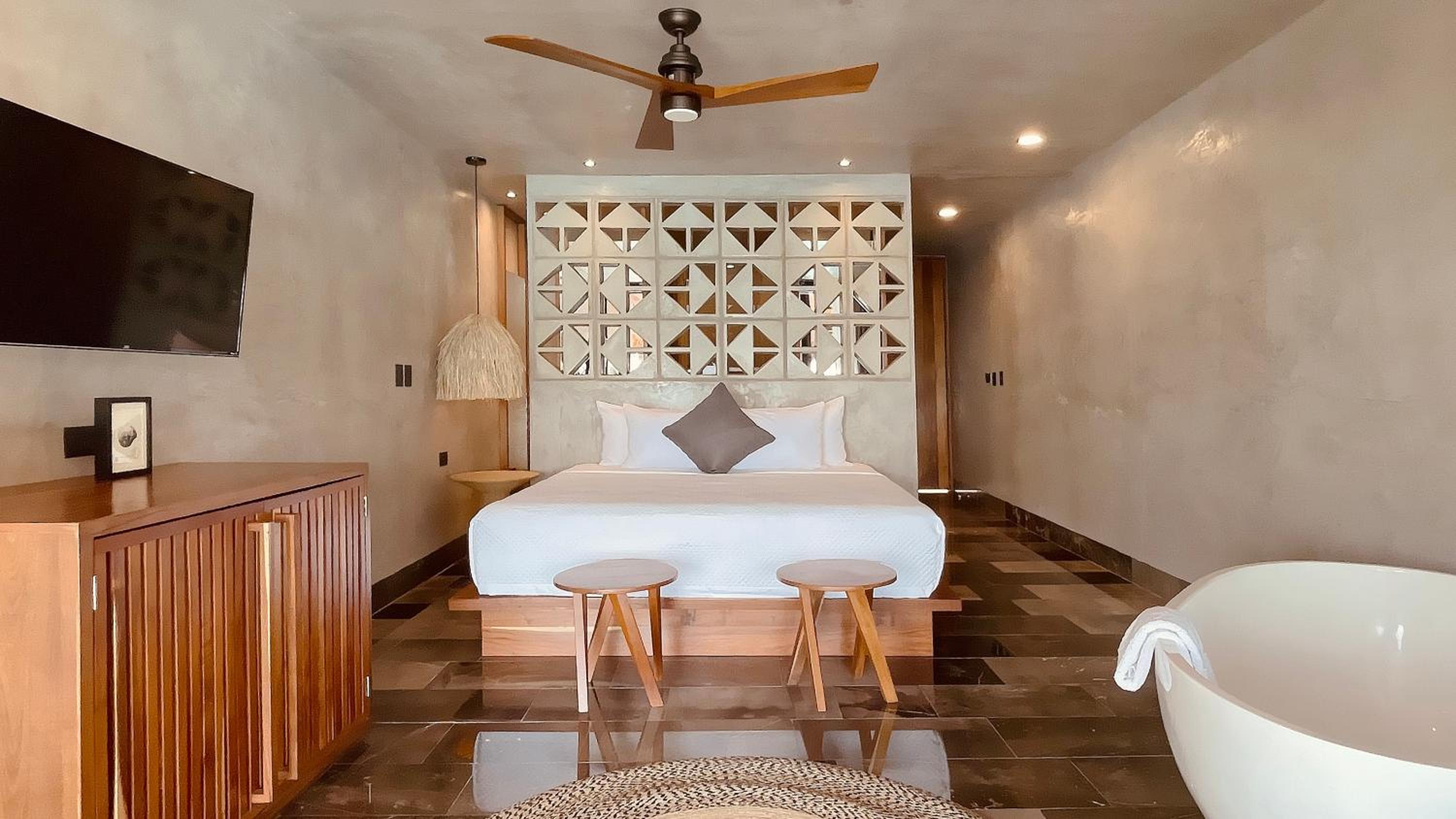 King Suite with Ocean View - Photo 7