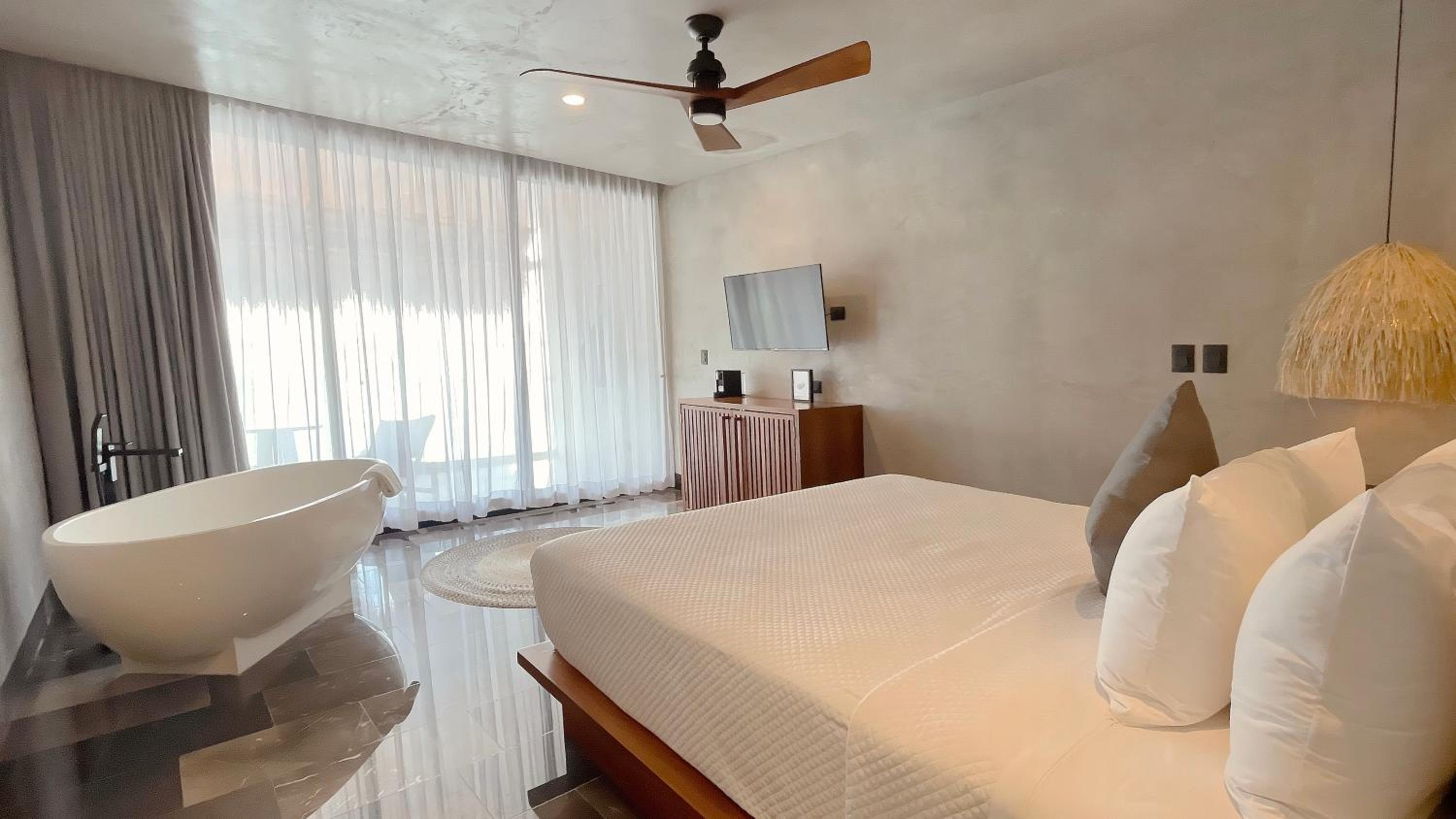 King Suite with Ocean View - Photo 8