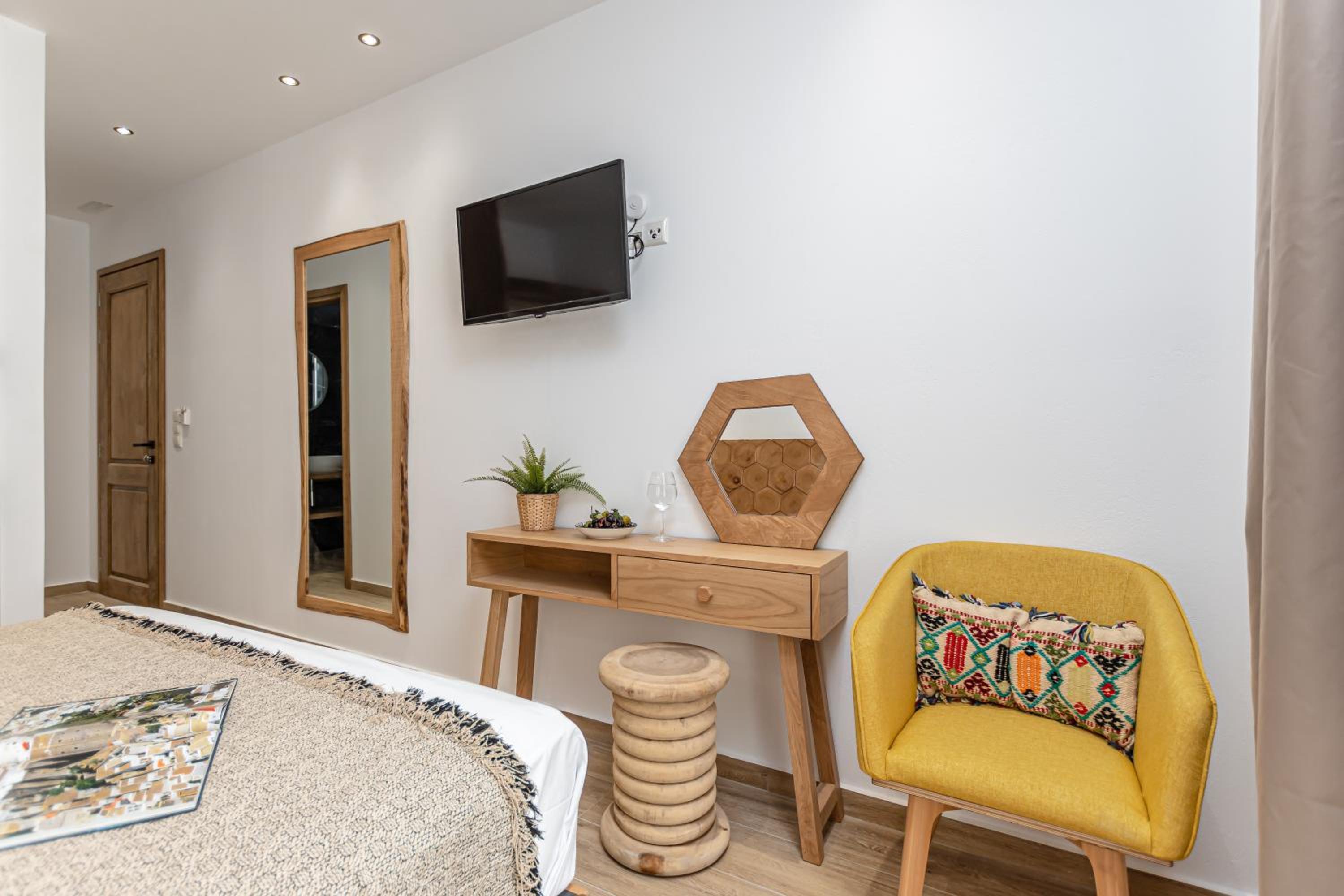 Standard Double Room - Photo 31
