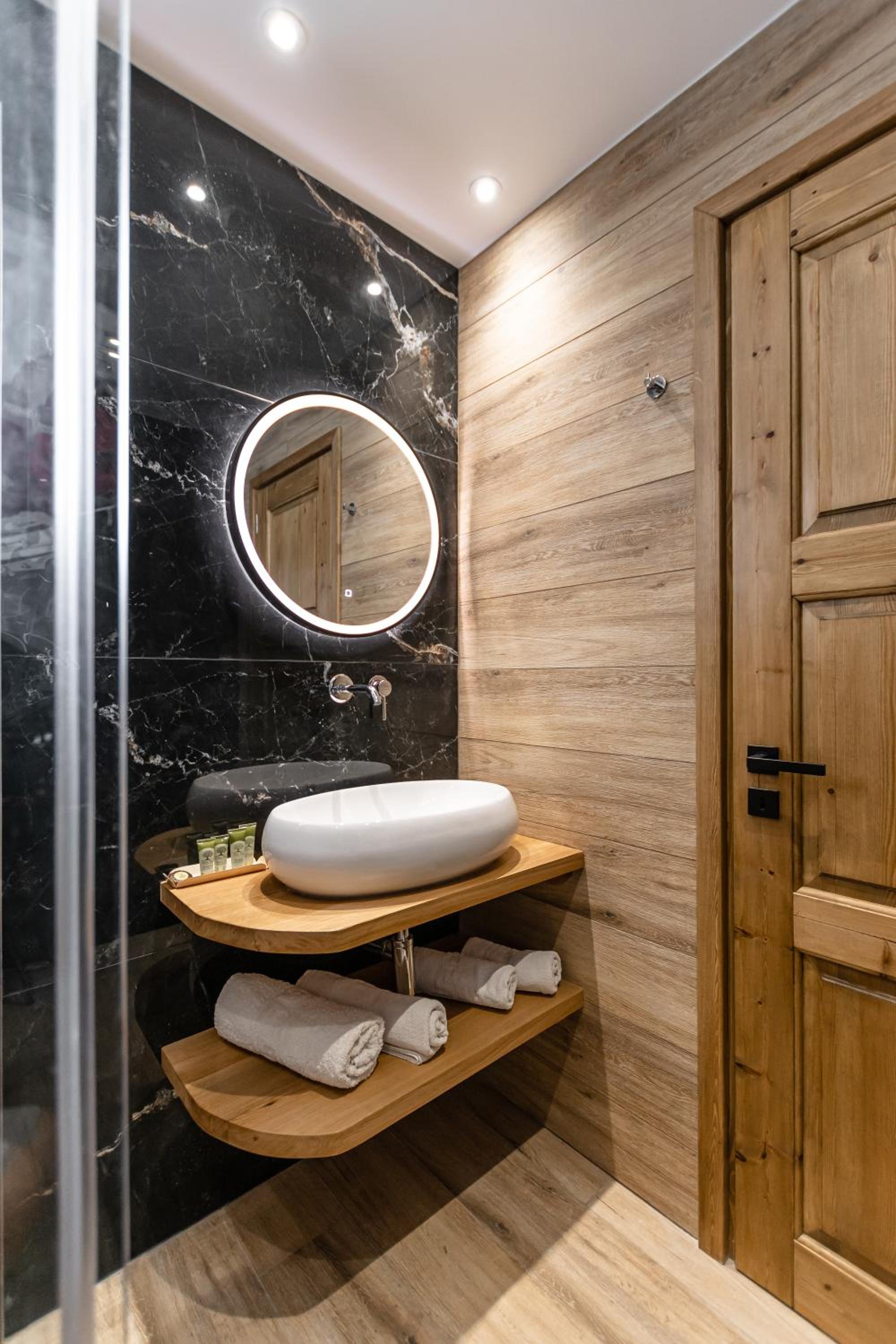 Standard Double Room - Photo 12
