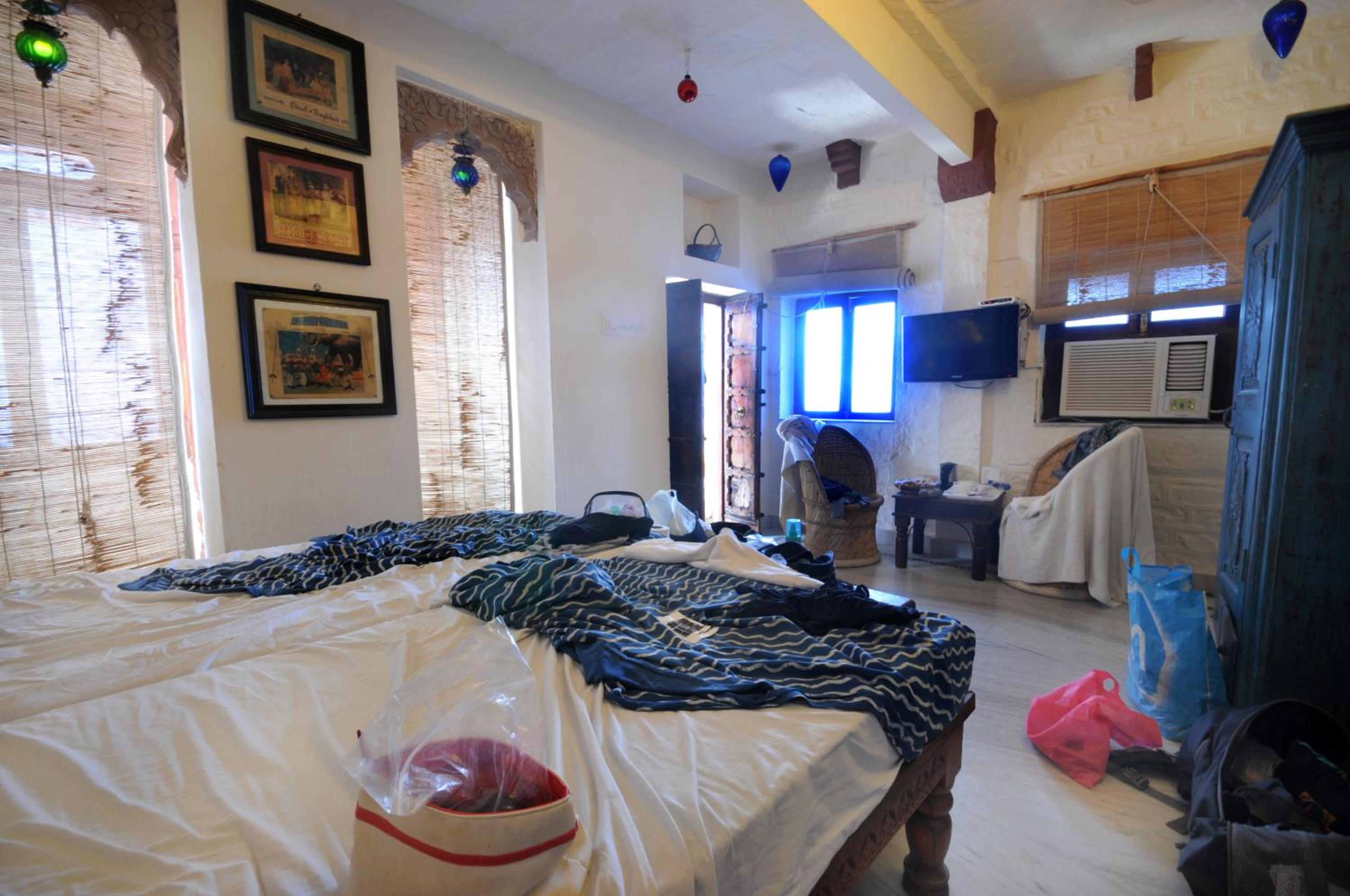 King Suite with Balcony - Photo 12