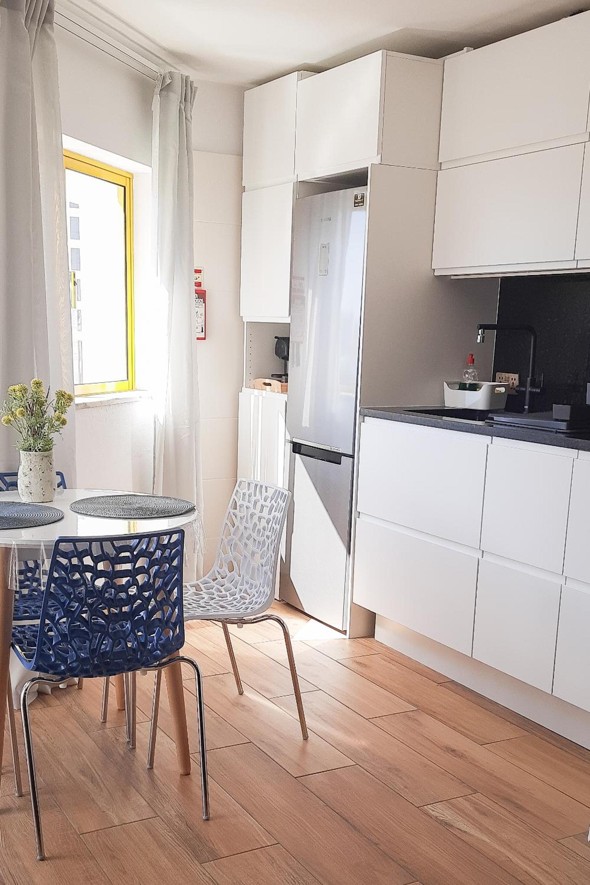 One-Bedroom Apartment - Photo 2