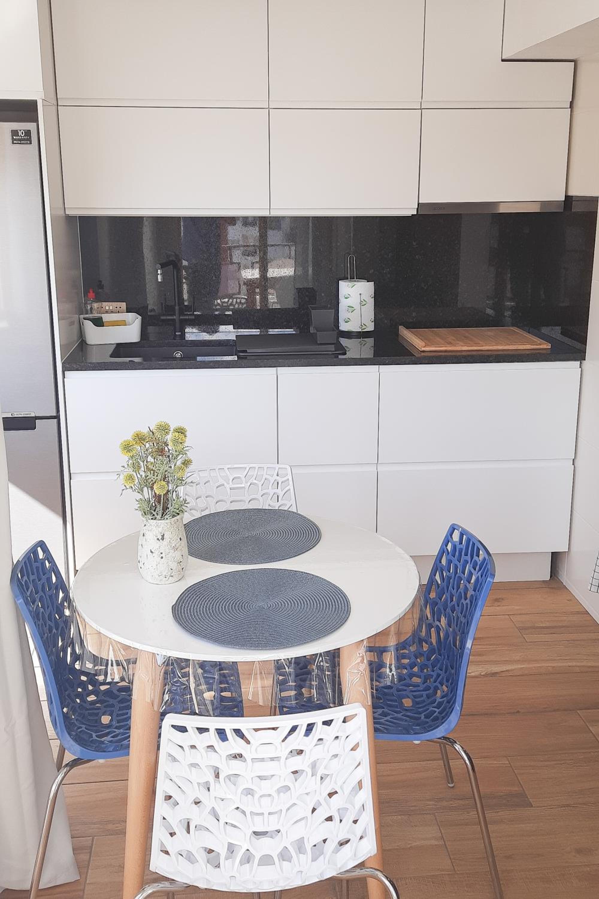One-Bedroom Apartment - Photo 3