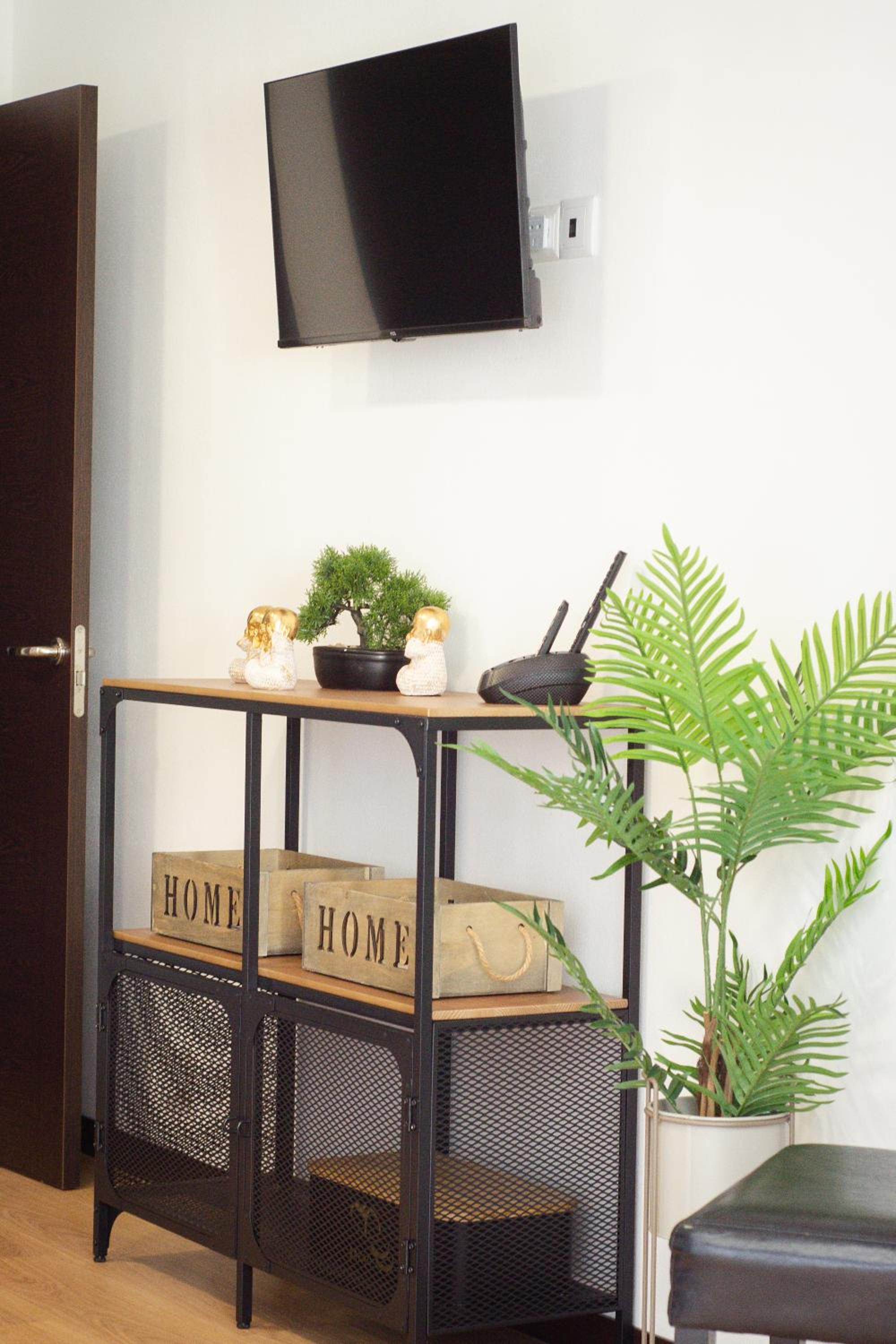 One-Bedroom Apartment - Photo 12