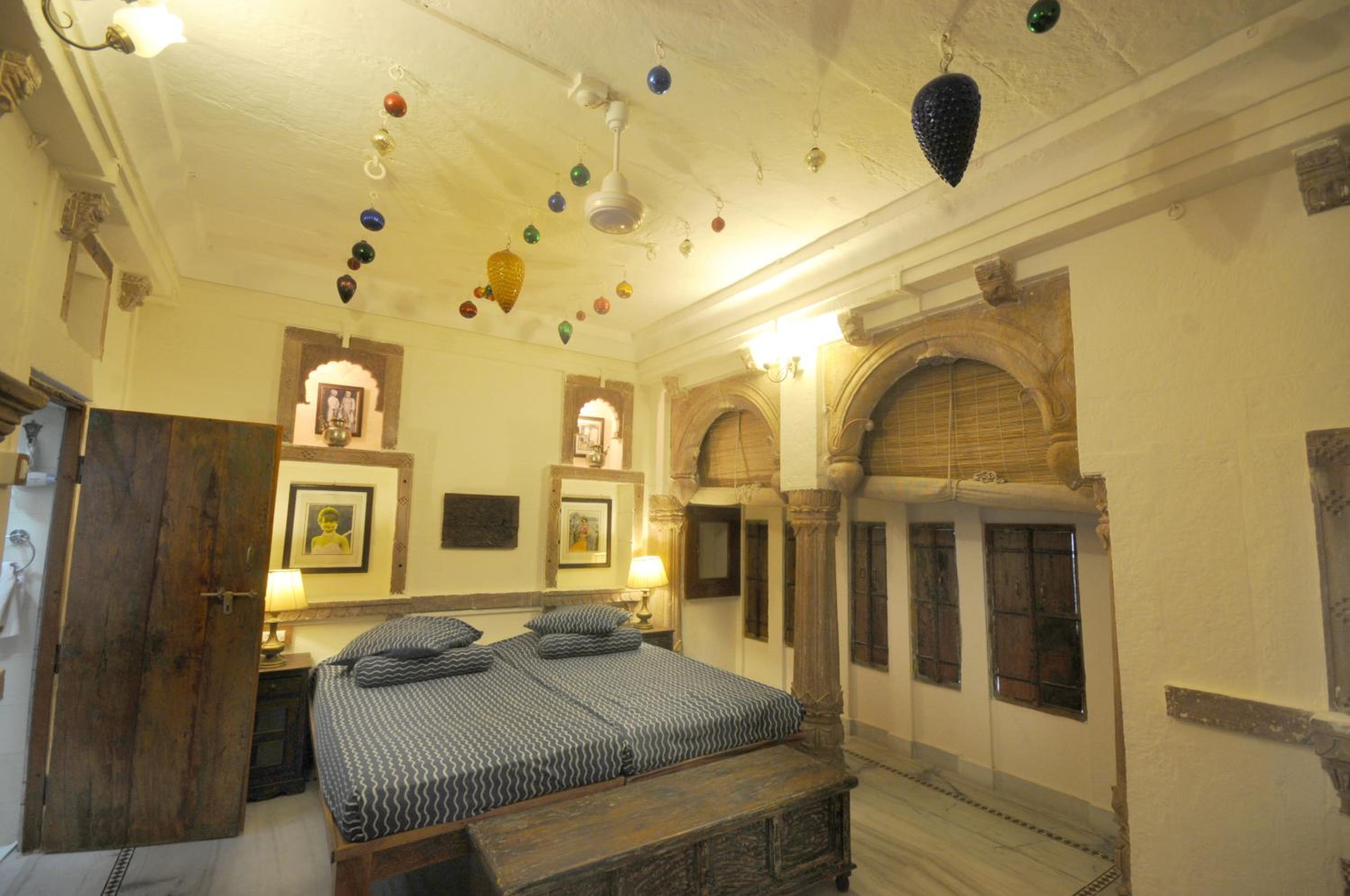 King Suite with Balcony - Photo 14
