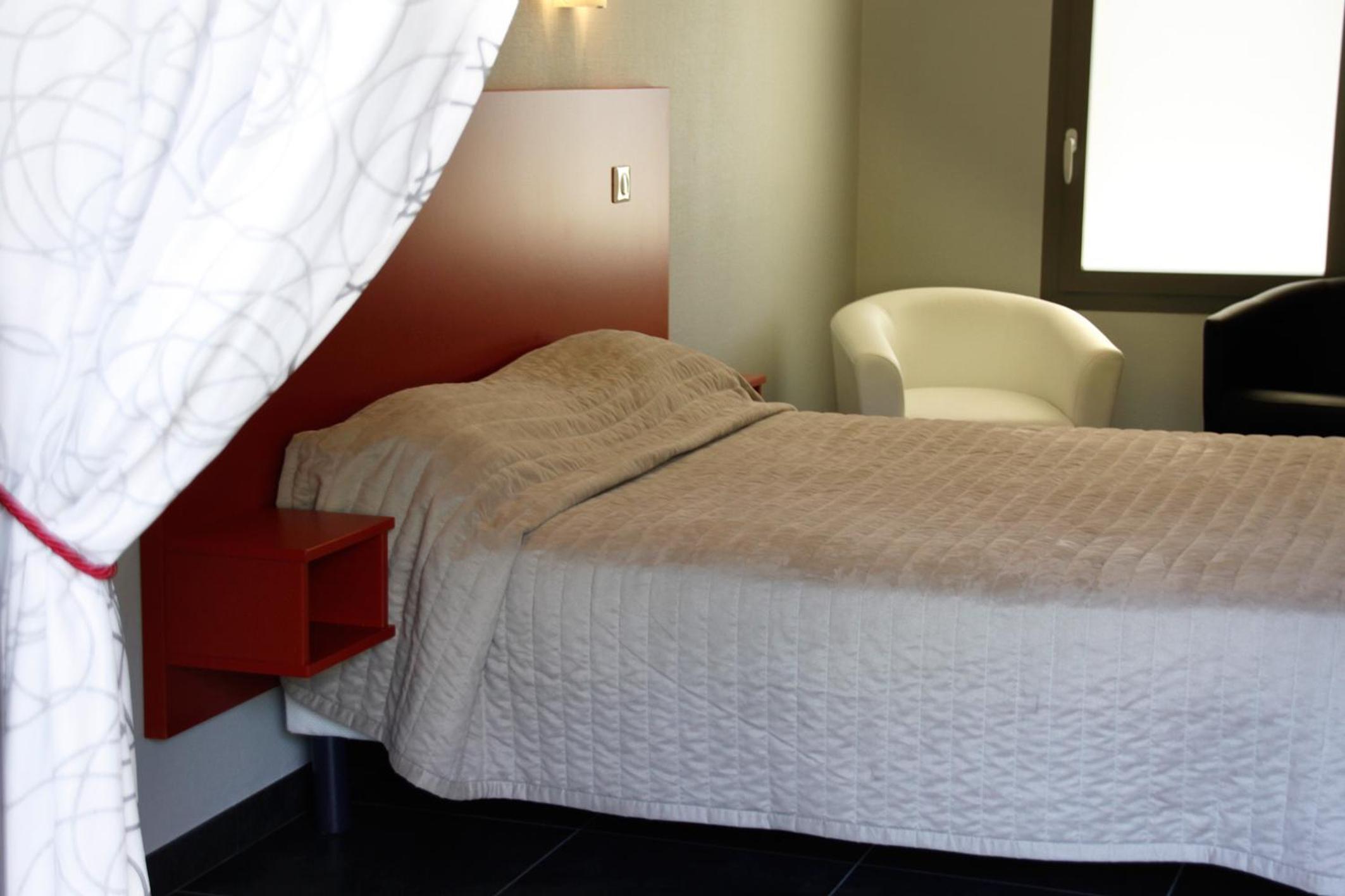 Double Room - Photo 16