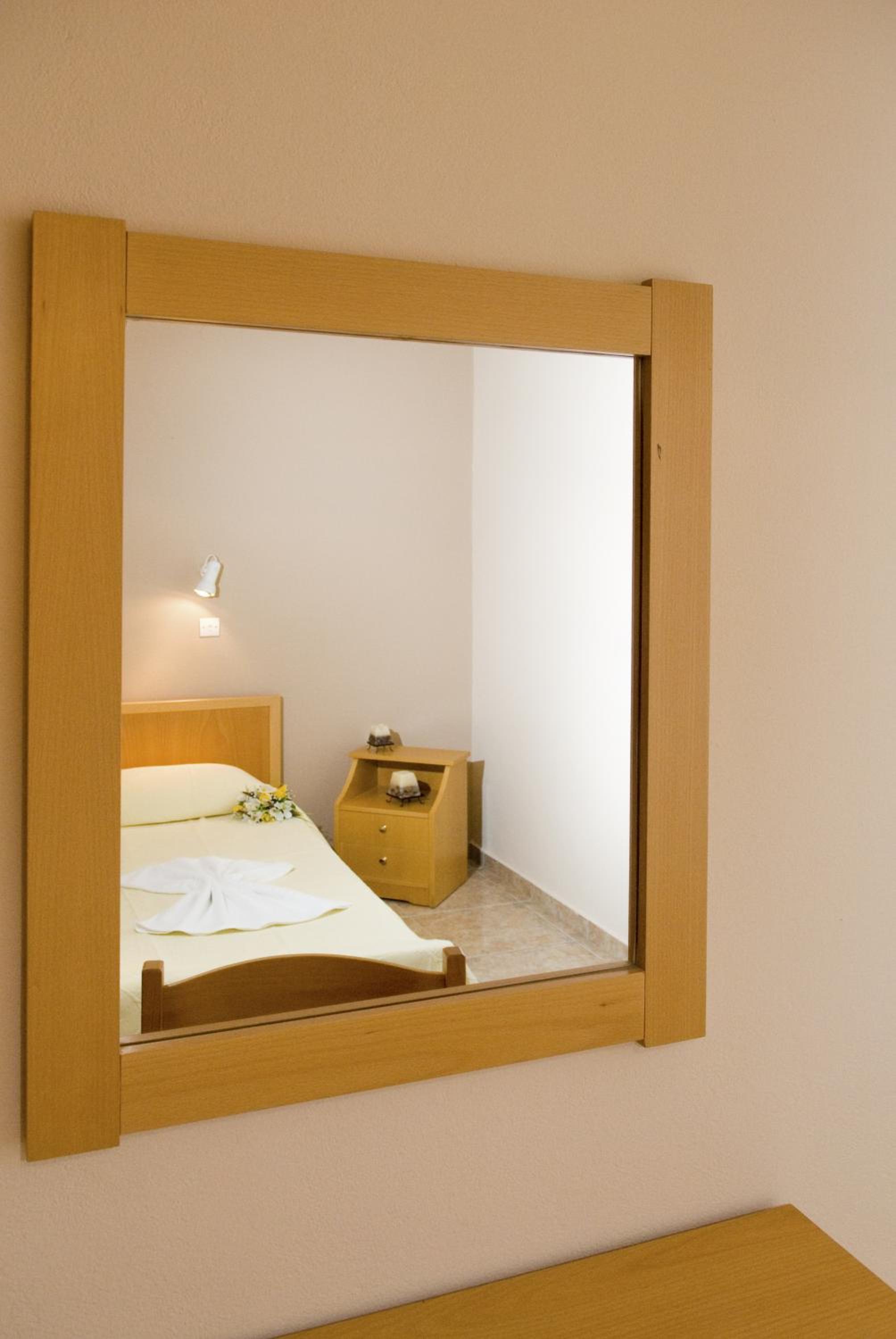 One-Bedroom Apartment - Photo 3
